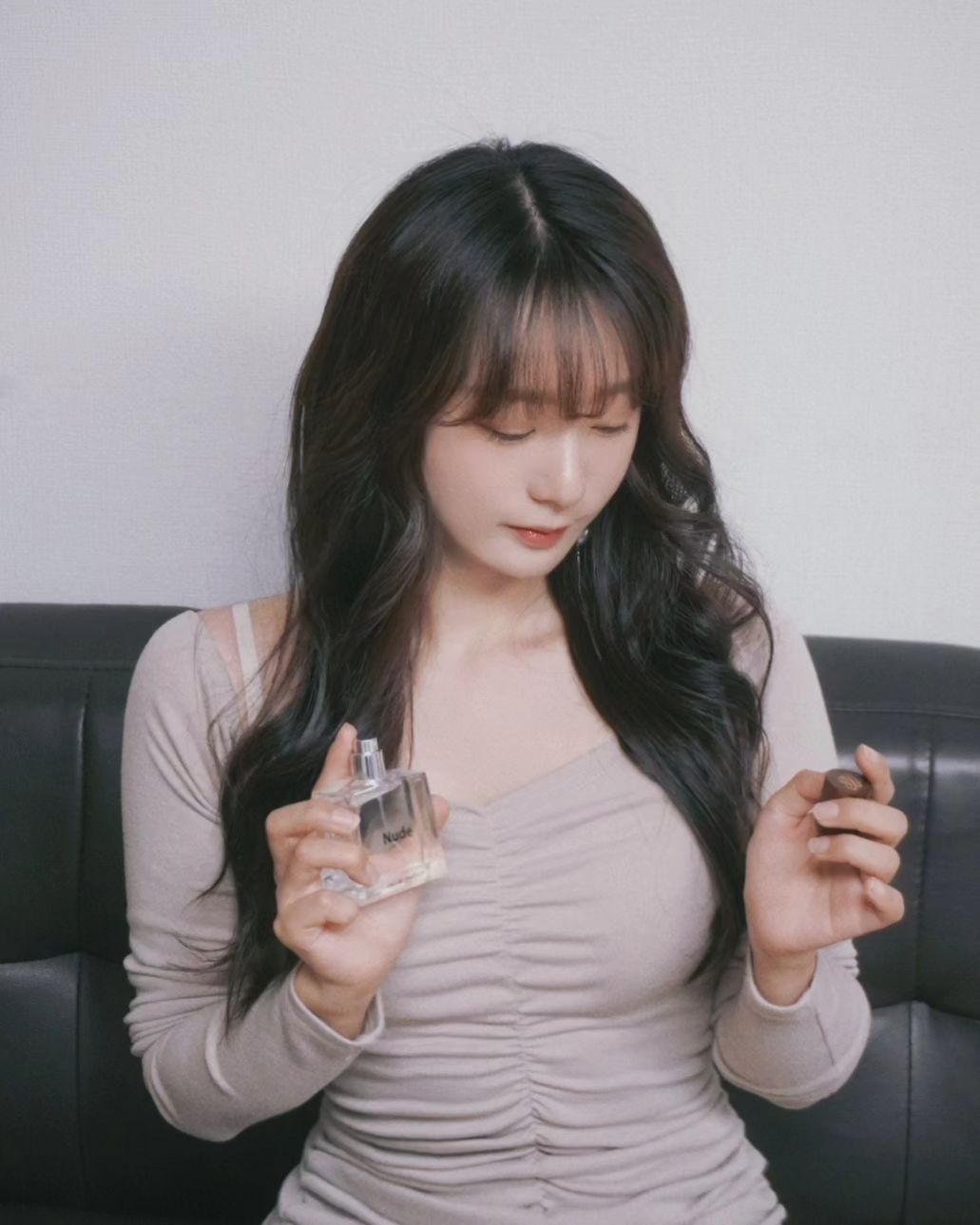 #협찬

포장부터 디자인까지 심플하면서 고급스러운
국내 향수 브랜드 '세이리'

좋은 기회로 세이리  누드 퍼폼 제품을 사용하게 됐는데 받자마자 신나게 뿌려봤습니다 ㅎㅎ☺️

은은한 살 냄새여서 부담스럽지 않고 편안하고 기분이 좋았어요! 
향도 오래가고 매력적인 거 같아요💕

디자인이 예뻐서 그런지 그냥 화장대에 올렸는데 감성도 좋았어요.

은은한 살냄새라 사계절용으로 사용해도 좋고 선물용으로도 추천드립니다~!

#세이리 #향수 #향수추천 #향수브랜드 #세이리향수 #향수후기 #인플루언서 #모델 #뷰티모델 #뷰티 #뷰티그램 #패션모델 #화장품 #선물추천 #협찬환영 #협찬문의 #소통 #뷰티템 #여자향수 #여자향수추천
