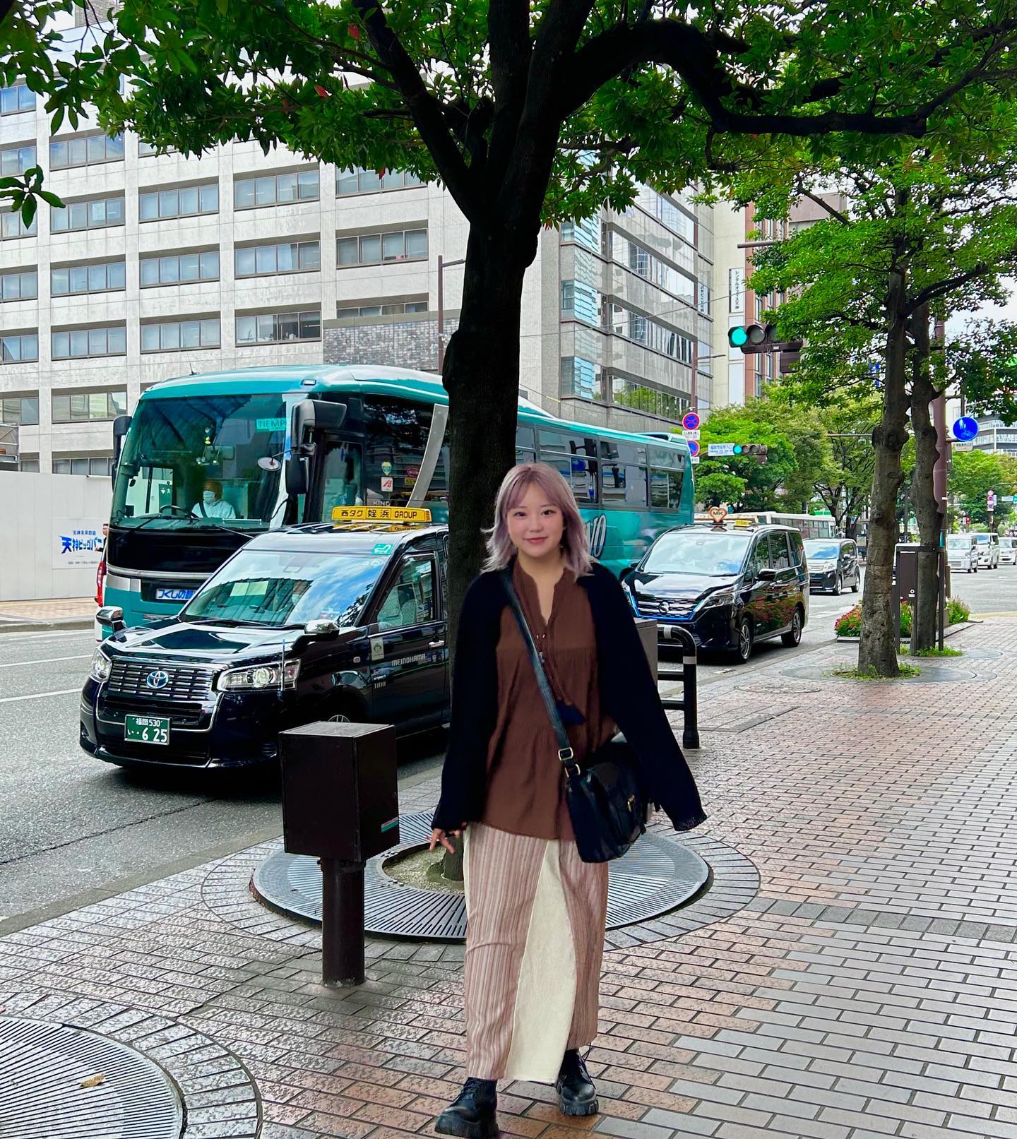 비 내리고 난 뒤
나무랑 건물 사이 그늘 짱시원