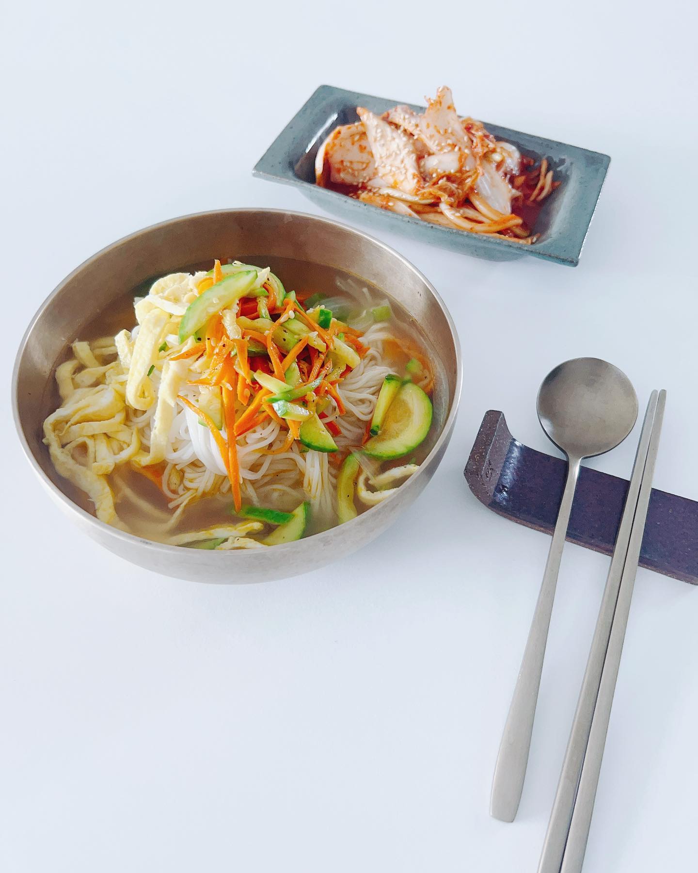 토요일 점심은 
애호박,달걀지단 잔뜩넣은
#잔치국수
.
#홈쿡 #간단요리 #온더테이블 #푸드스타그램 #주부일상 #주부스타그램 #food #homecook #일상소통