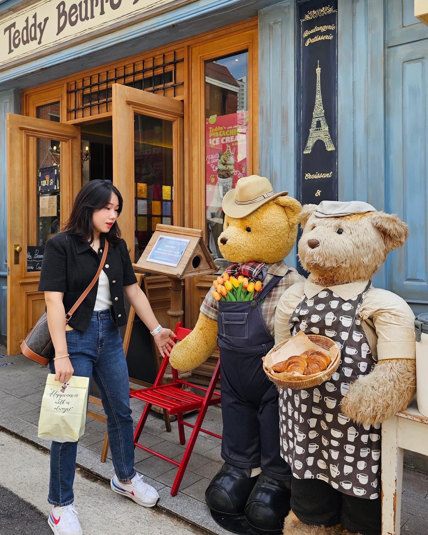 빵이랑 커피는 매일 먹어도 좋아💛
피스타치오 아이스크림 못 먹을까 봐 걱정했는데 아이스크림도 먹고 웨이팅 없이 입장하고 나는 럭키걸~
(뒷사람부터 웨이팅 한 건 안 비밀!!)
#테디뵈르하우스 #용산역카페 #용산역