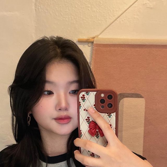 @souyeoui on Instagram: "#광고 스타 프린팅으로 유니크하며 몸매를까지 잡아주는 나르랑 y2k반팔 크롭티⭐ #바틴#의류#상품#리뷰#협찬#패션#티셔츠#크롭티 . . #좋아요 #좋아요반사 #좋반 #맞좋 #좋