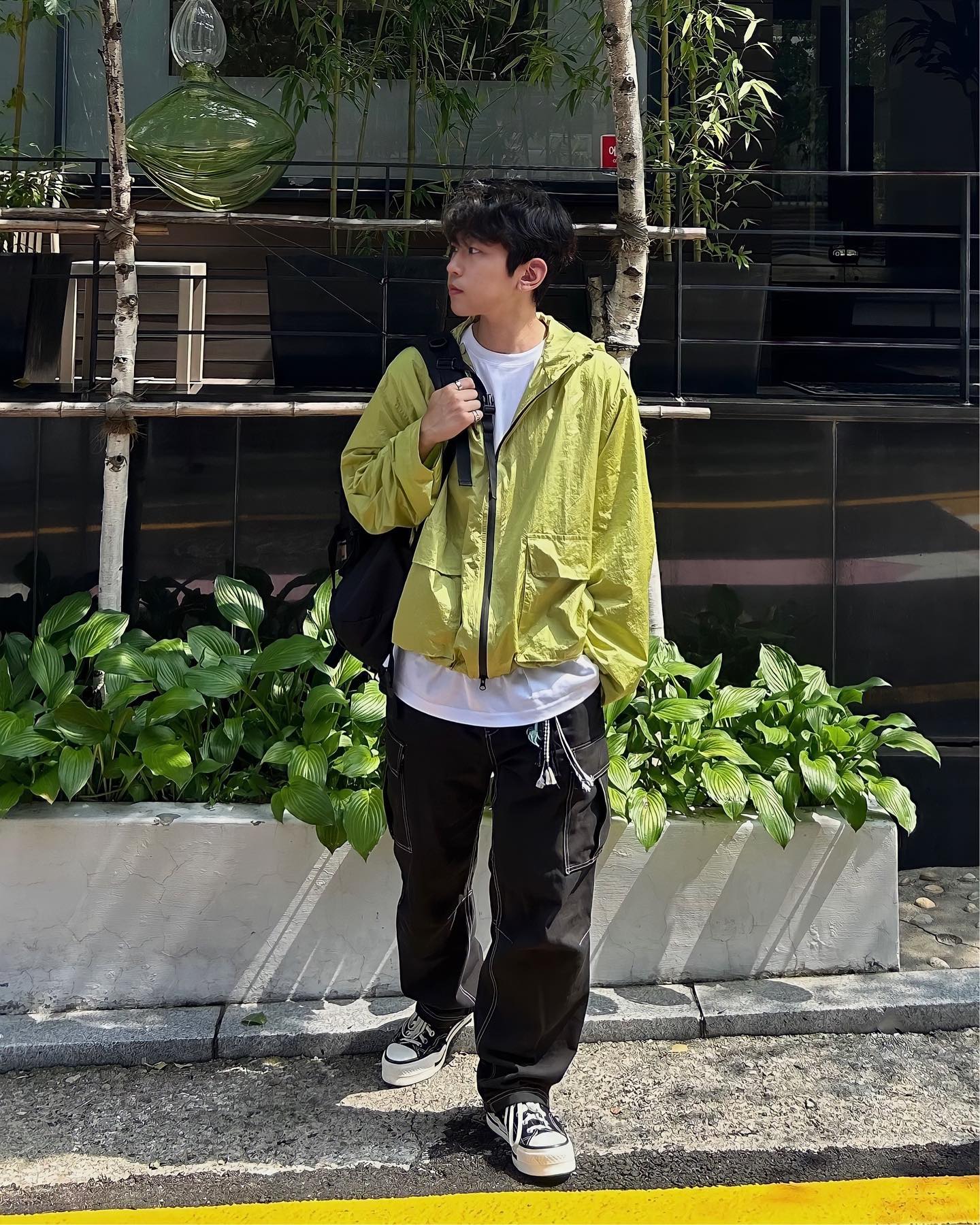 #협찬 lafudgestore

저녁에 시원해지고 있는 요즘 날씨에
가볍게 들고 다니기 좋은 아우터!

라퍼지스토어에서 준비한 23FW 신상
'에어셀 포켓 윈드 브레이커‘ 입고

쌀쌀한 가을 미리 준비하자!!💚

#광고 #lafudgestore #라퍼지스토어 #무신사
#바람막이 #윈드브레이커 #제품제공 #제품협찬
#카고팬츠 #카고팬츠코디