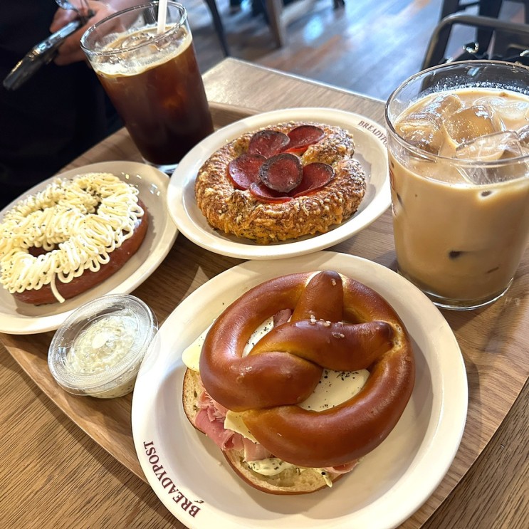 성수 카페 브레디 포스트 성수 프레즐 맛집 방문기