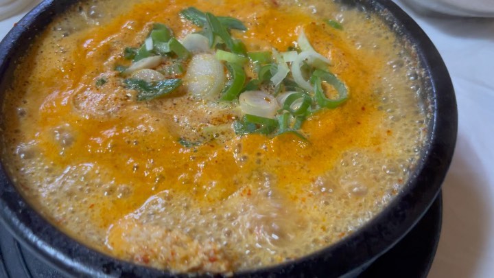 가평북면펜션 놀러갔다가 아침에 해장국 먹으려고 검색했더니 가평현지 맛집으로 뜬 우가해장국
리뷰처럼 사람이 많아요
그리고 무엇보다 맛있음!!
사장님도 츤데레! 
북면쪽 맛집이 많이 없는거같아 늘 설악까지 가서 먹었는데 앞으로 북면 오면 무조건 들릴곳!
내장탕에 내장반 국물반.. 양정말 많음 주의! 
포장해서 펜션가도 좋을거같아요

#우가해장국 #가평북면맛집 #가평우가해장국