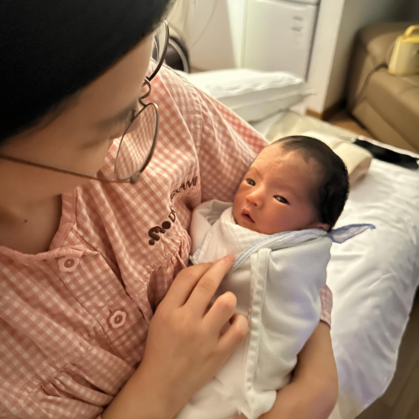 반가워 구찌야! 우당탕탕 심심할 틈 없는 우리 가정에 온 것을 환영해❣️엄마랑 아빠랑 알콩달콩 오순도순 잘 지내보자