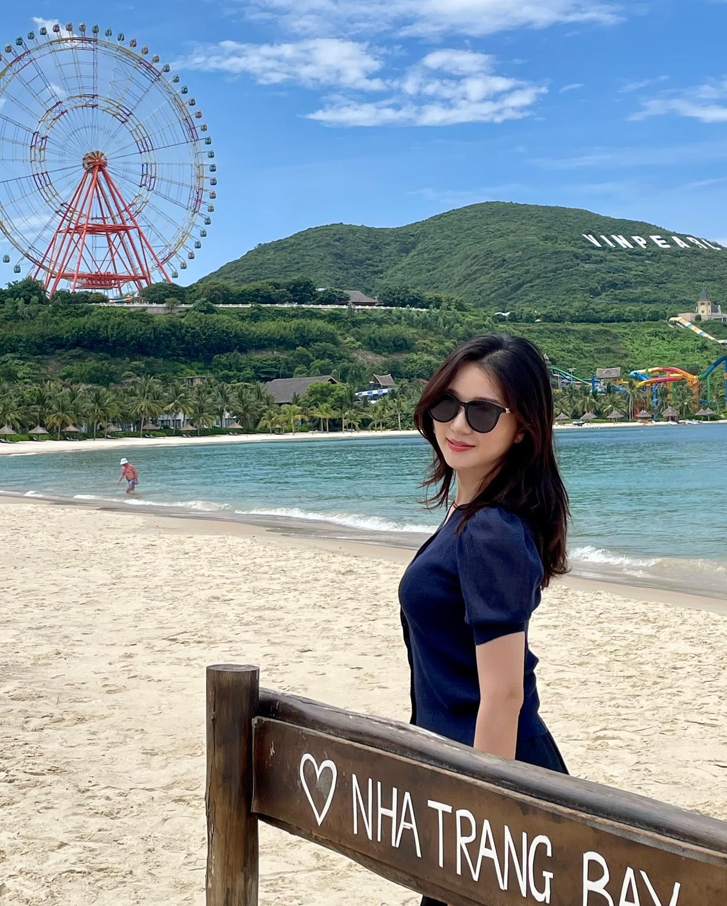 두달 넘게 지나 올리는 여행사딘😵‍💫💙 엄빠 결혼 30주년 기념 여행👨‍👩‍👧‍👧 수영은 못하지만 난역시 수속성 닝겐이야!

#옷두벌만가져갔니
#베트남#나트랑#가족여행#여름#빈펄랜드