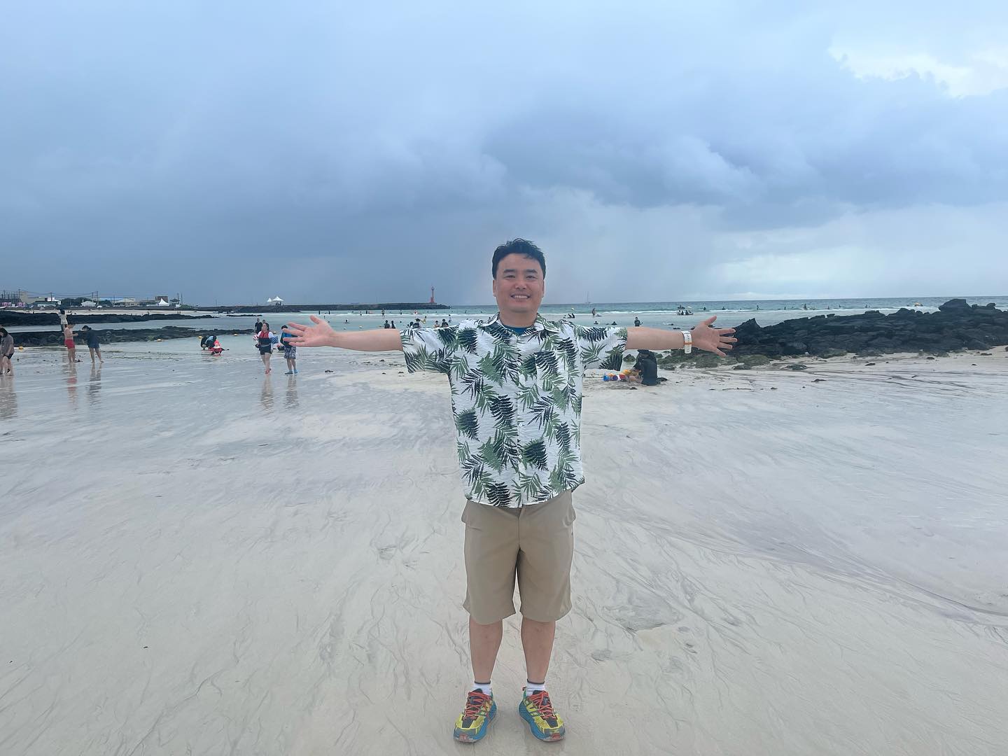 #제주 #휴가 
#김녕해수욕장 
비가 흩날리는 제주도 해안가 구경 🏖️