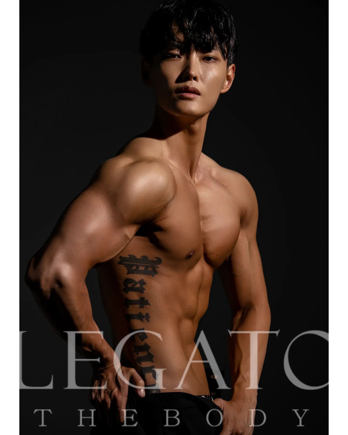 허리가 얇다는걸 보여주는
가장 자신있는 샷이 아닐까 싶다.
24인치였나...👀
어깨는 이번에 찍기위해
가장 많이 한 부위였는데 .....
장점이 가장 많이 부각되어서 마치 
무용하는듯한 느낌이 나는 사진.
난 이런 사진이 너무 맘에든다⭐

legato_thebody 
choijak 
muliermakeup_rw