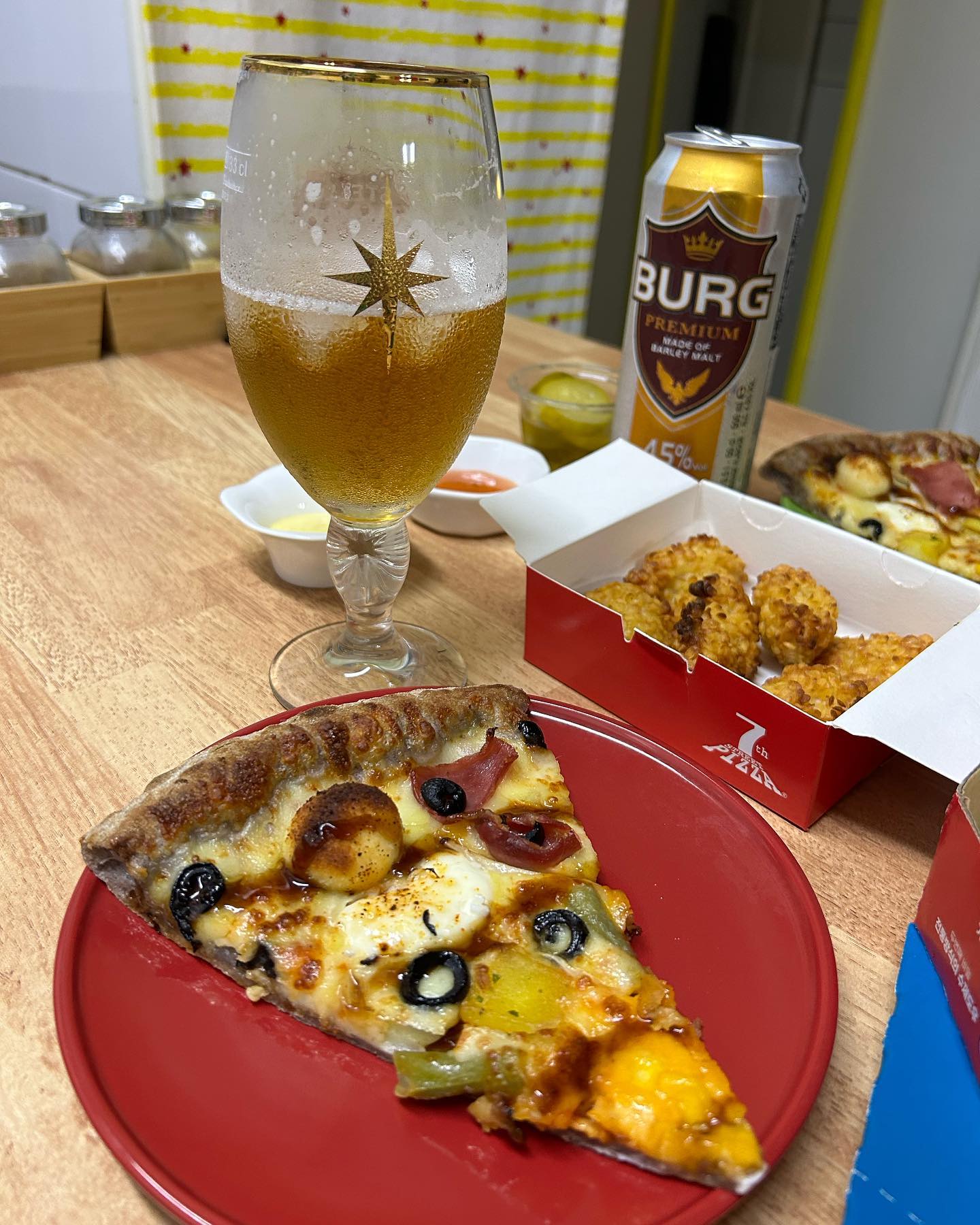 월요일부터 피맥타임💕#7번가피자 신메뉴 완전 맛있었다. 한동안 피자맛을 잊고 있었는데#크림볼피자 넘 맛있어~ 자주 먹게 될것 같음#7번가피자수내정자점