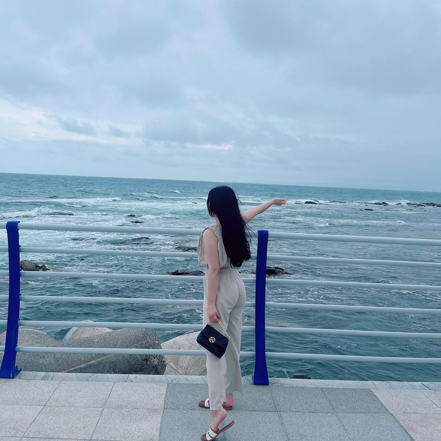 같은 포즈 다른장소 🌊
.
.
.