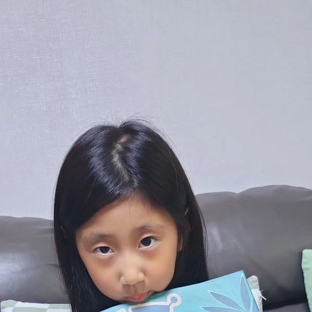문짱이💕 on Instagram: "#광고#버그헌트#유아보드게임#보드엠#보드게임#촉각놀이 . . . 요즘 부쩍 놀아줘를 달고사는 소유에게 입체형 보드게임인 버그헌트를 보내주셨어요!!❤️‍🔥 곤충모