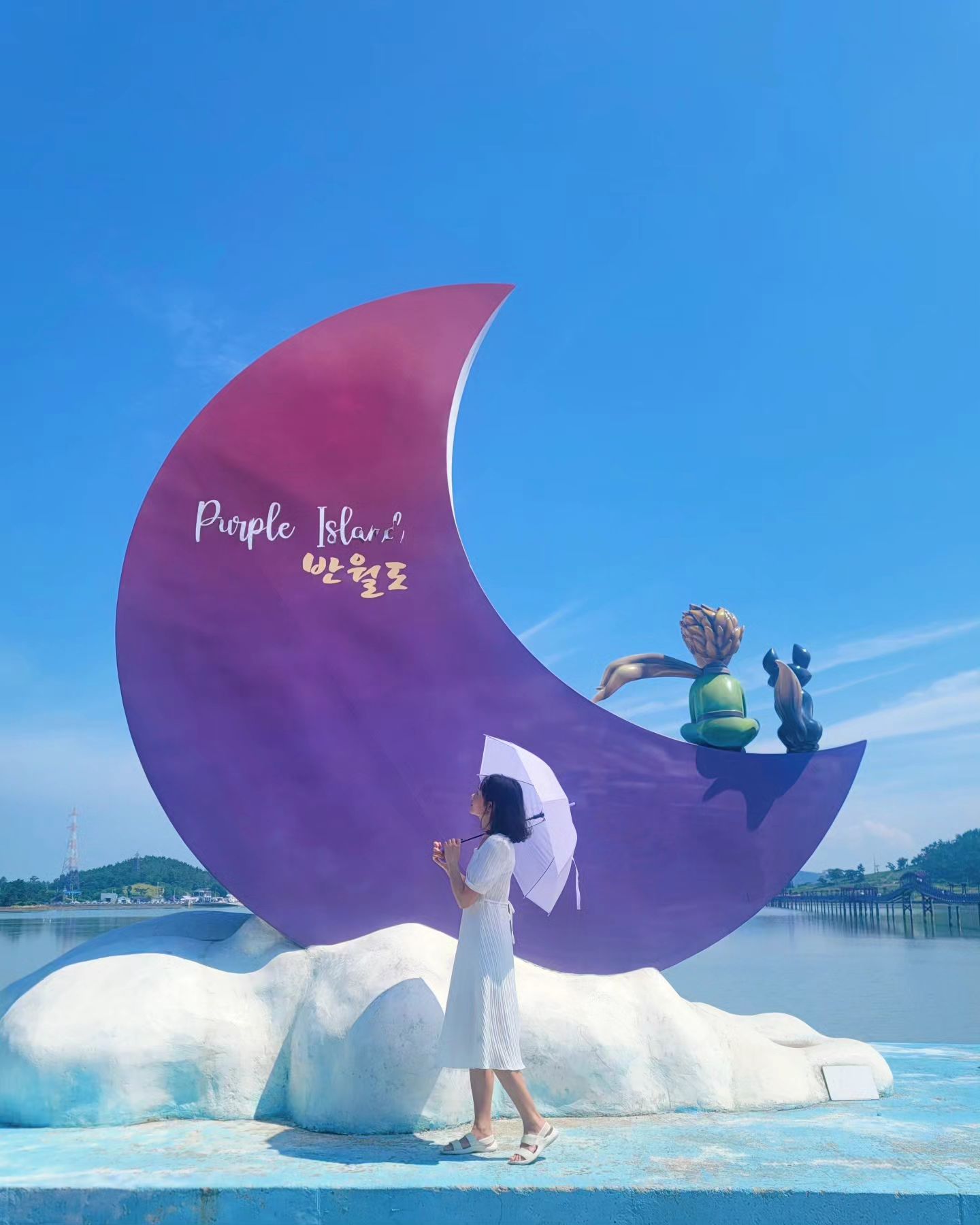 🛩 여행 기록 - 신안 

🌼 퍼플섬 (반월도,박지도)

📍위치 : 전남 신안군 안좌면 소곡두리길 257-35
📍입장료 5000원 (보라색 의류,악세사리 착용시 무료)
  
  
대구에서 3시간 걸려서 간 신안 첫 여행! 

퍼플섬 보라보라한게 넘넘 이쁘다~😘 

햇빛이 뜨거워서 눈이 안떠져🤣
우산 아이템☂️🌂 아주 유용하게 잘 써먹었음!!

퍼플아이스크림 먹어보고 싶었는데 못 찾았다...
대신 블루베리 라떼로 보라색 기분냄💜
   
  
❤️