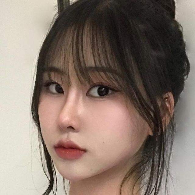 민지 on Instagram: "@bathin.magazine #광고 #협찬 당신도 핫걸이 되고싶으시다면 이 나시를 입으세요! 올 여름보다, 불가마보다 더 핫한 여자 디자인도 너무 이쁘고 소재도 편안해서 넘 조씀미다😽