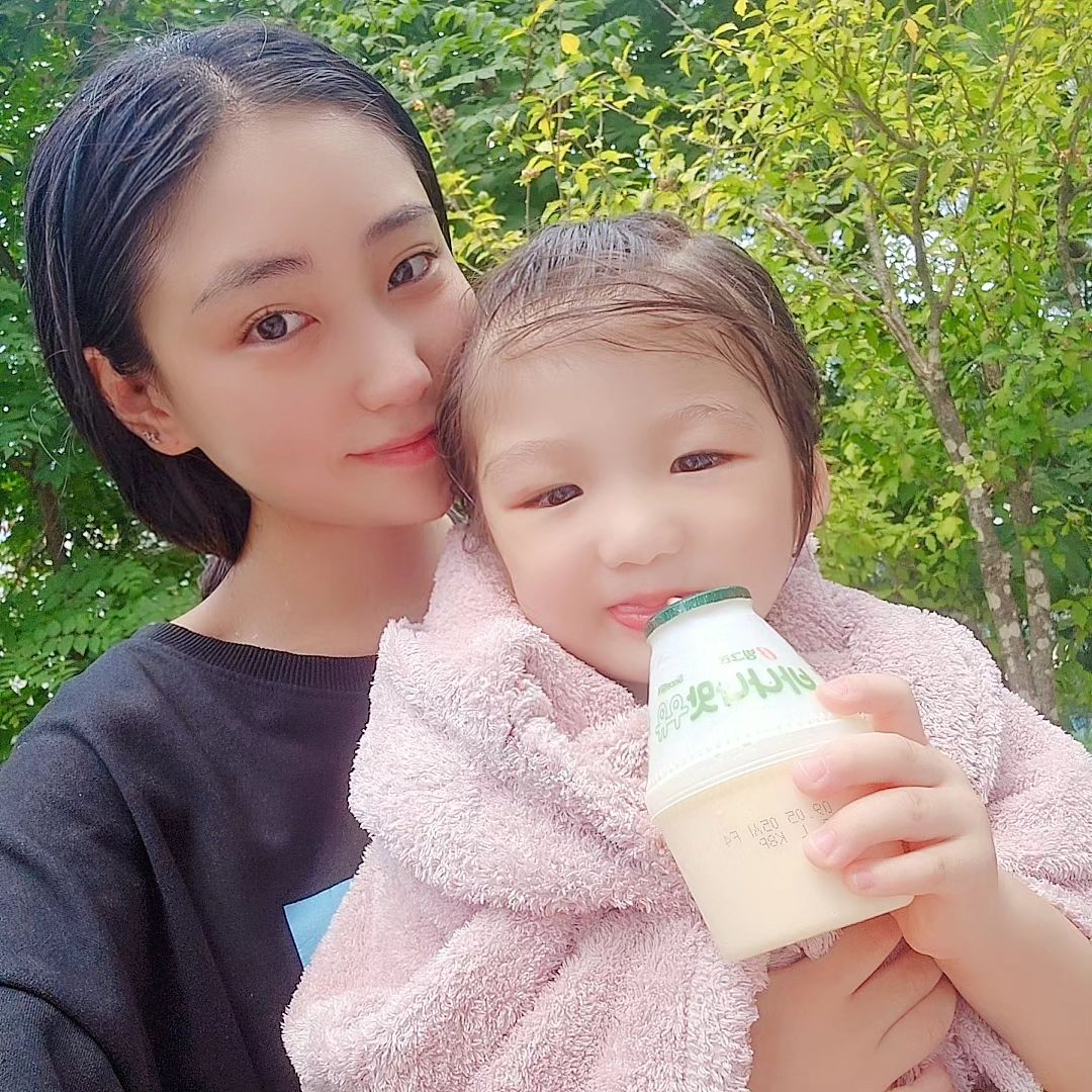귀욥🥰
집앞 공원서 물놀이...이모는 힘들댜....