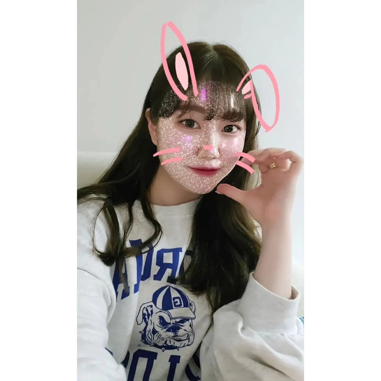 생일이 있어서 더 행복하고 소중했던 8월🤍
이번 생일은 조용히 지나가겠지 했던 내 큰 착각과 달리 올해도 많은 사람들이 축하해 줘서 나 정말 사랑받는 사람이구나 하며 
느꼈던 이번 생일🐰🎂 
다시 한번 축하해 주셔서 감사하고 
내년에도 잘 부탁드립니다요:)🫶🏻

因为有生日所以更加幸福珍贵的8月。
这次的生日与我的错觉不同,今年也有很多人祝贺我,让我觉得受到了很多人的喜爱。🐰🎂 
再次感谢大家的祝贺明年也请多多关照:)🫶🏻