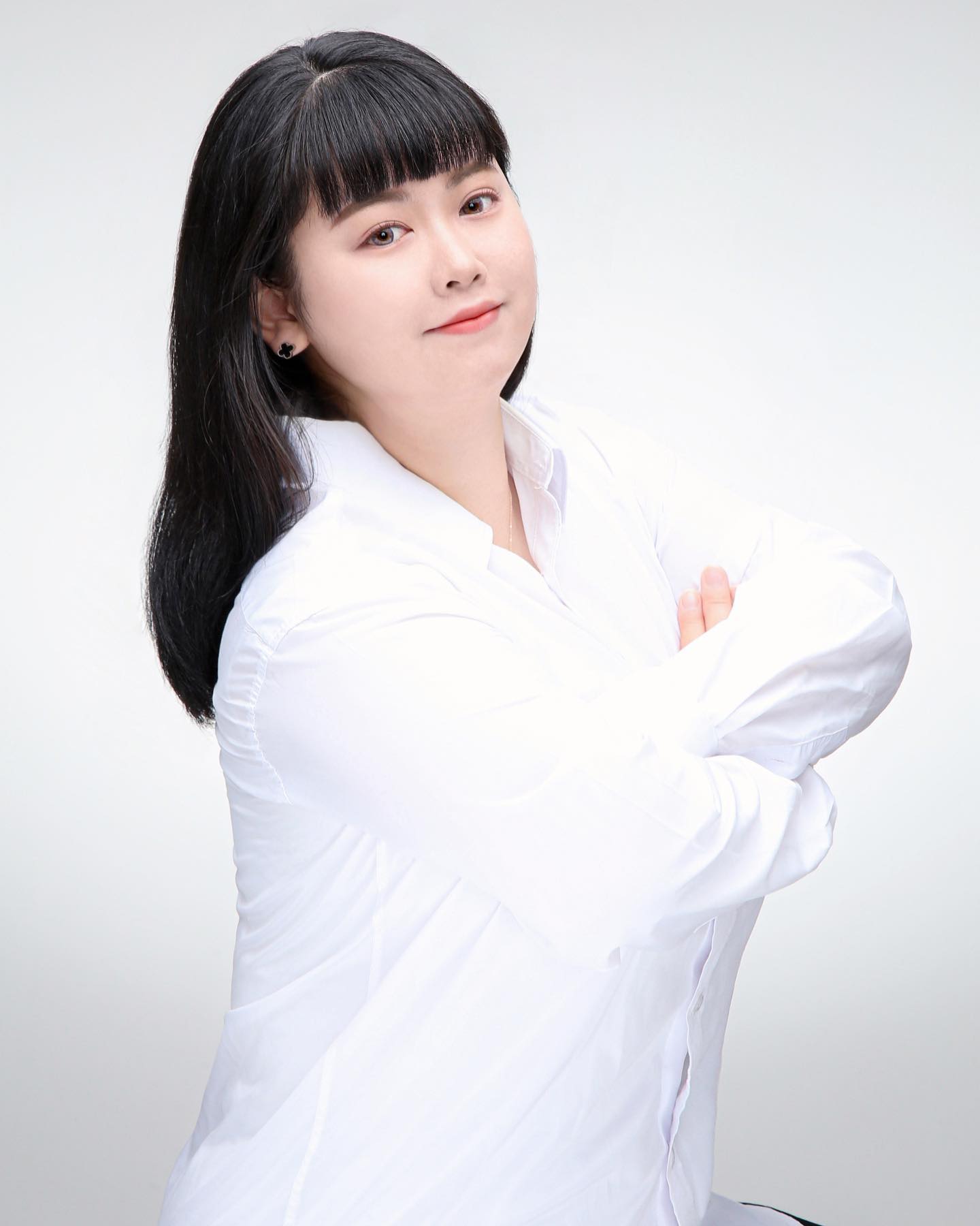 회사 사원증 사진 
명함에도 들어갈 사진ㅋㅋ
포즈는 정해준대로ㅋㅋ
증명사진만 찍어보다가 이렇게는 처음!
신기방기 예쁘게 찍어주셔서 감사하당ㅎㅎ
군산 수송동 세젤예사진관!!

#세젤예사진관 #군산세젤예사진관 #사원증사진촬영 #사진잘찍는곳 #살빼자그램 #그래도맘에듬❤️