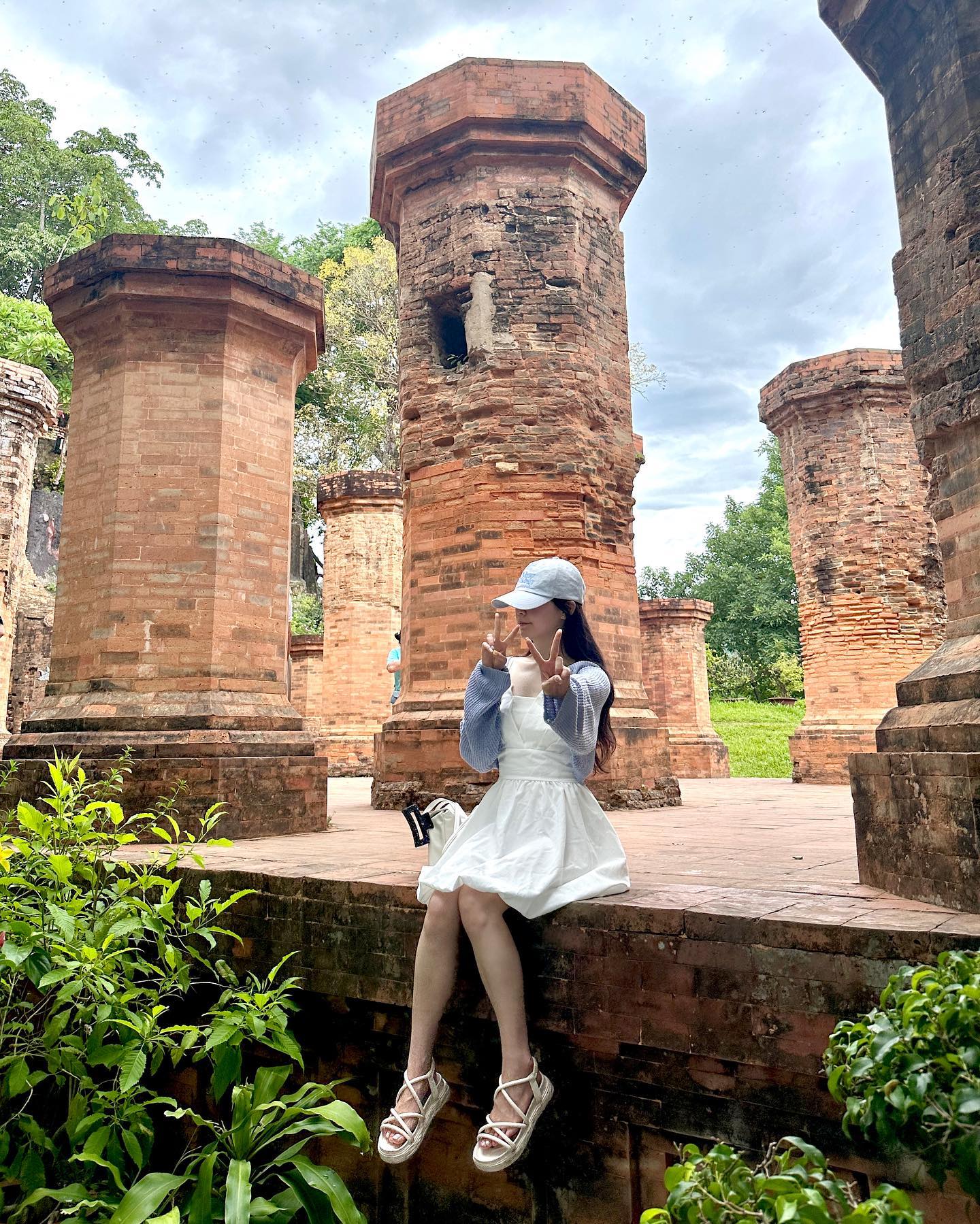 2년만에 재방문한 나트랑♥︎
대학원 다니기 시작하고 활동이 줄었네요..🥲
화이팅해보겠습니다!!٩(ˊᗜˋ)و🔥
.
.
.
역시 여름나라는 하얀 원피스가 진리🤍
몸매 보정 볼레로랑 모자랑 포인트색으로 활용하면
여름나라 코디 완성💙