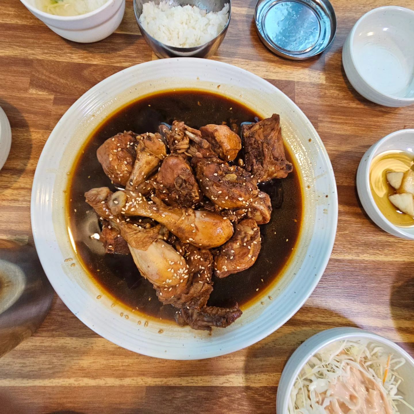 오랜만에 나들이♡.♡
#옹치기 #오경통닭 #청도 #청도맛집 #찜닭 #쪼림닭