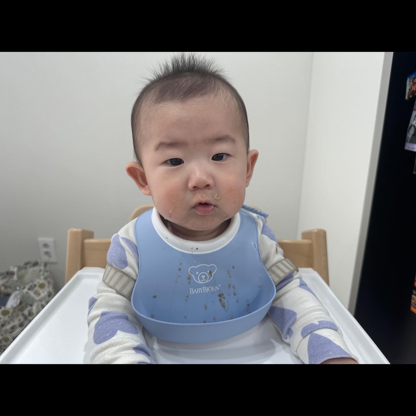 👶🏻 인생188일차 : 소고기이유식+이마트문센+옻골마을

이유식 11일차! 소고기애호박미음 80ml 먹었어요👏🏻
양도 점점 늘고 1시간 분리수유도 착착 진행되는 중~ 

이제 의자에 앉혀놓으면 탈출하느라 바쁘답니다.. 
먹을때만 가만히 있어요. 아들이라 힘이 장난아니네유

이번 문센은 카우보이인데 넘넘 잘어울리고 멋지고 
다해라다해!! 친구들도 넘 귀엽고 촉감놀이로는 좁쌀로~💛

문센친구들이랑 옻골마을 가서 늦은 꽃구경도 하구요. 
떡뻥도 처음 먹어봤어요ㅎㅎ 사진찍을때 울지좀마....😂