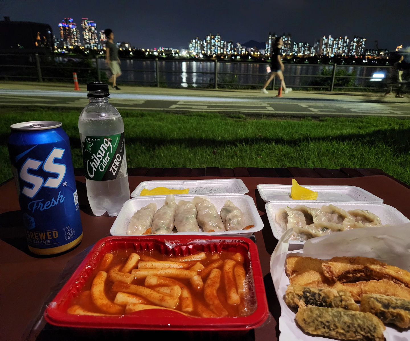 한강 오기 좋은 날씨다~~~

#한강 #잠실한강공원 #시원한바람 #주말나들이 #주말일상