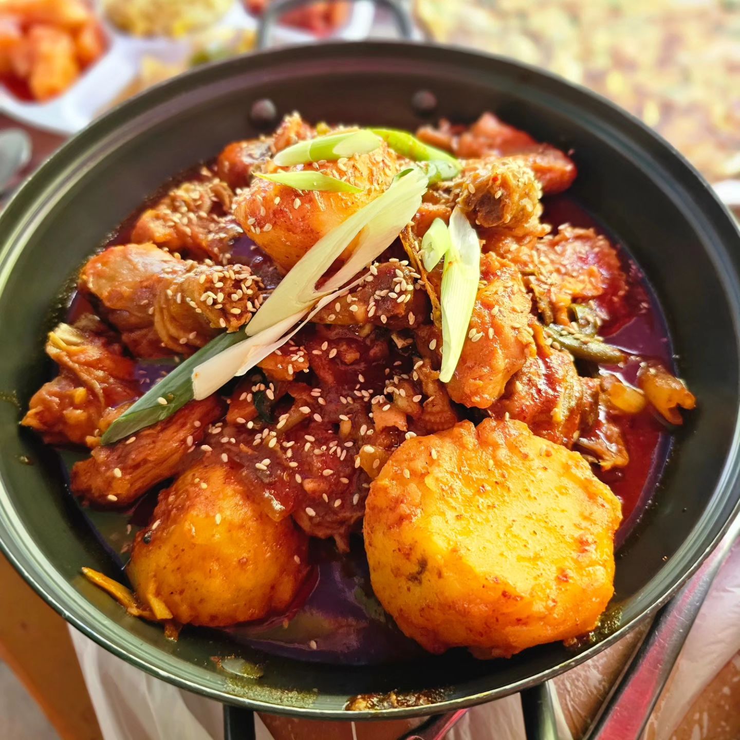 🥘
계곡에서 즐기는
매콤달콤 #닭볶음탕
#봉쥬르

식당 이름이 봉쥬르다
심지어 검색하면 
이탈리아 음식점으로 나오는데 
계곡 옆에 있는 닭볶음탕 집임!

감자도 큼지막하니 맛있다💛
닭볶음탕 먹고 옆 계곡물에서 수영하고👍🏻

#담양여행 #담양맛집 #담양봉쥬르 
#계곡식당 #닭볶음탕맛집 #맛스타그램
#광주근교 #광주근교나들이