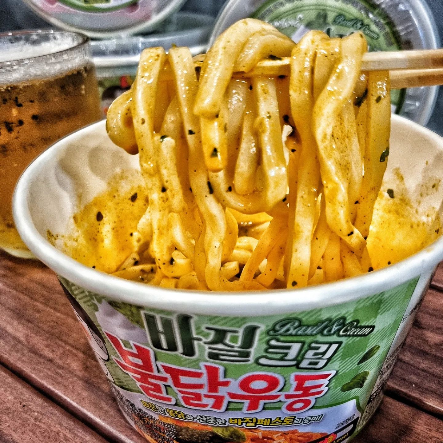 #협찬

안녕하세요❤️
중독되는 매운맛! 바질크림 불닭 우동을 먹어보았습니다

불닭의 화끈한 맛에 바질페스토 원료 !! 쫀득한 우동면으로 향미와 식감을 살린 우동면 타입의 불닭 !!

다양한 제형의 불닭볶음면을 즐기고 싶은 기존 불닭유저들에게 제격이에요

화끈한 불닭 액상에 바질이 포함된 후첨스프로 산뜻한 향미를 가미 !! 맛있게 맵더라구요 !

맥주 안주로 맛있게 먹었어용

쫀득하고 탱탱한 우동면 타입으로 면식 경험 강화 !  산뜻한 향미와 함께 쫀듯하게 씹히는 매운맛이 매력적입니당

바질크림 불닭 우동은 삼양식품 공식몰에서 만나볼 수 있어요
https://www.coupang.com/vp/products/7201065253?itemId=18202573482&vendorItemId=85350986047&q=%EB%B0%94%EC%A7%88%EB%B6%88%EB%8B%AD%ED%81%AC%EB%A6%BC%EC%9A%B0%EB%8F%99&itemsCount=36&searchId=ec6d7fabbc914547923c645f36052085&rank=1&isAddedCart=

편의점, 가까운 마트, 쿠팡에서도 구매하실 수 있습니다 !!

playbuldak

#불닭볶음면 #매운우동 #바질페스토 #희귀템 #구매처#편의점신상 #신상리뷰 #신제품 #먹스타그램 #요리스타그램 #글로벌