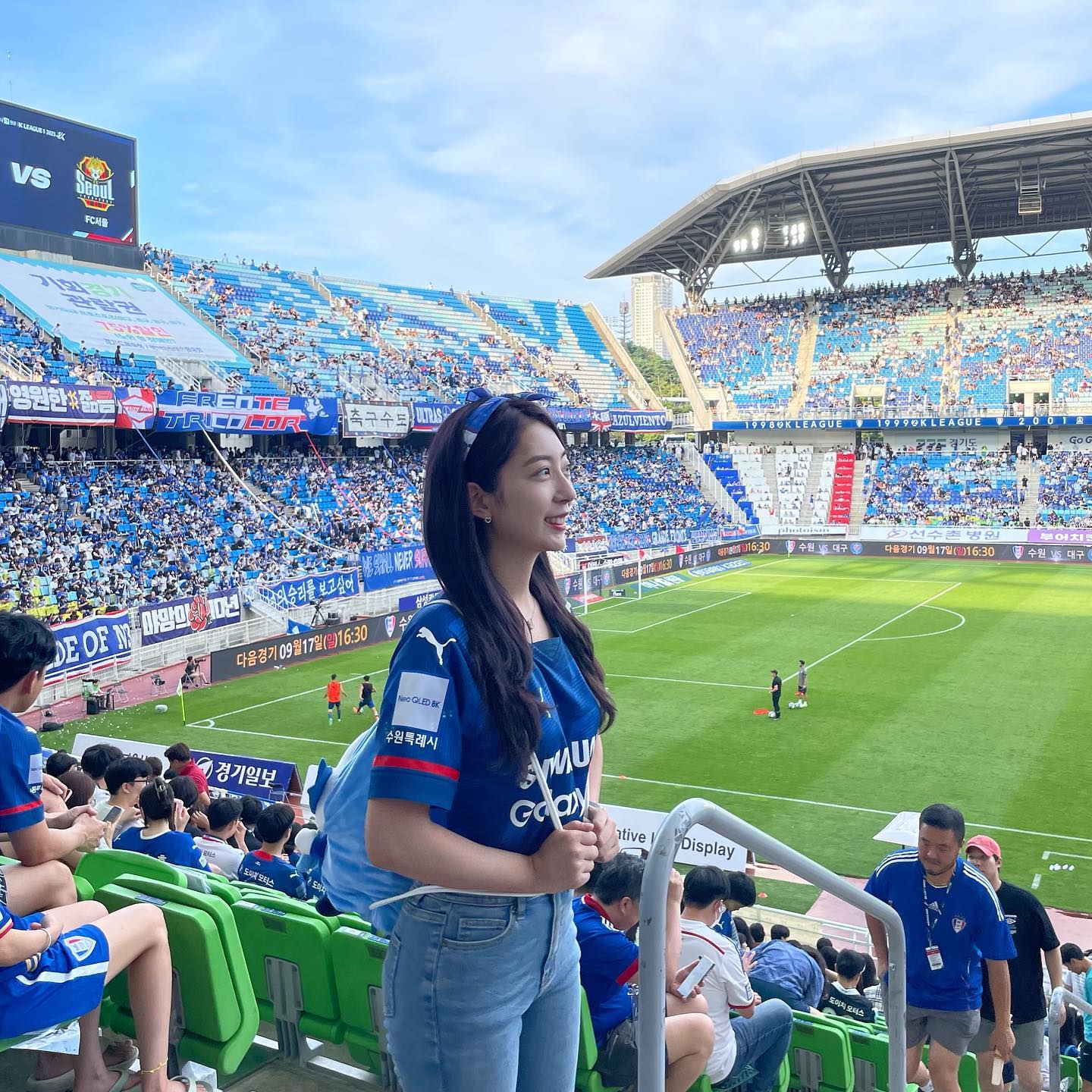K League1
29Round
수원 vs 서울 (0:1 패)
나이트 끝나구 두시간 자고가서 끝나자마자 두통이 확.. 
계속 열받아서 더 그런 듯하다.. 
그래두 슈퍼매치라구 사람들도 많이오고 해서 더 뜨거운 열기가 느껴진 듯..(?)
수원아 좀 더 힘을 내보쟈💝