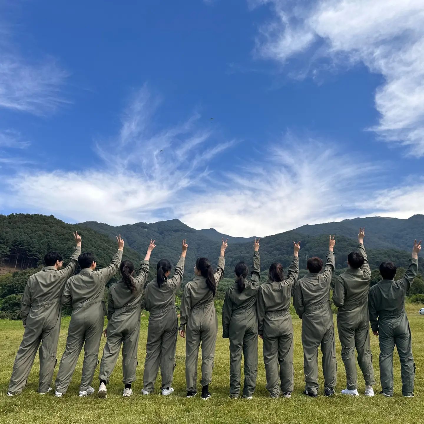 날씨가 한 몫 했다~~

패러글라이딩 - 계곡 고깃집 - 남한강 뷰 카페 - 태현님 집까지 즐거웠던 하루!

#트레바리 #체험독서중독 #양평패러글라이딩 #미래항공스포츠 #계곡 #근교계곡맛집 #삼겹살 #고기굽는마당 #팔당댐카페 #양평카페 #구벼울