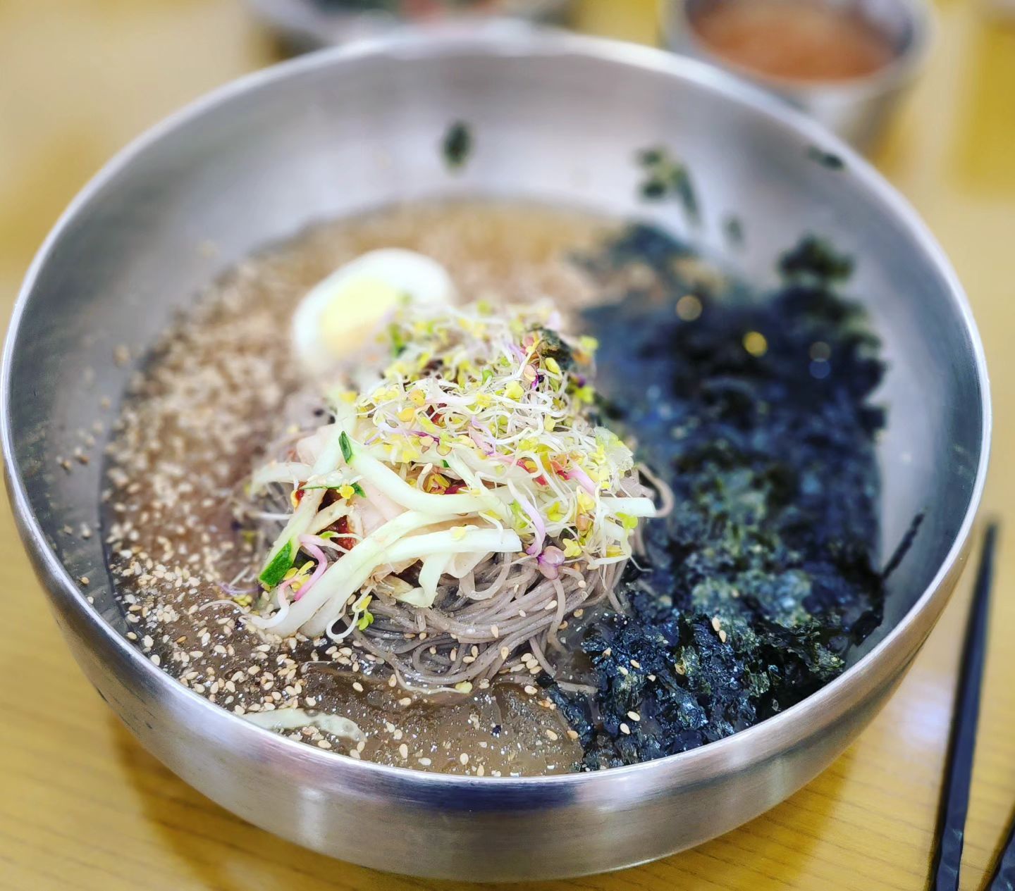 .
단양맛집 막국수집
줄이 엄청 길어서 대기했다 들어간 맛집
여름에는 냉면이 다인줄 알았는데~
냉면과는 또다른 막국수도 별미구만😍
.
#단양맛집 #냉천육회막국수 #맛있다