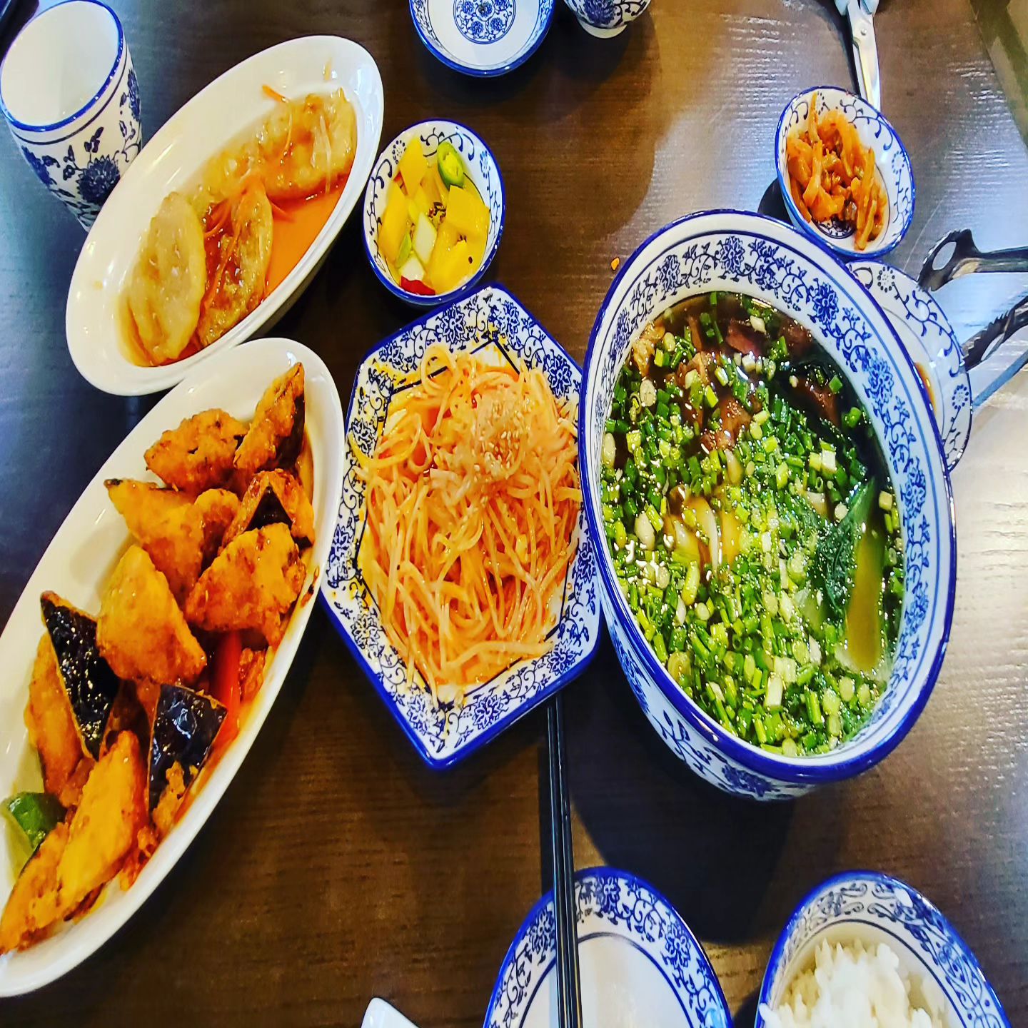 #오빠랑데이트👫 #굴포천역맛집 #우육면🍜 #가지탕수🍆 #꿔바로우👍 #감자채볶음🥔 #아직반도안옴 #ㅋㅋ #먹고먹고먹고 
#볼링치고🎳 #탁구치고🏓  오빠는 공줍는다고 땀 범벅 #오락실데이트 #6시간동안놀기