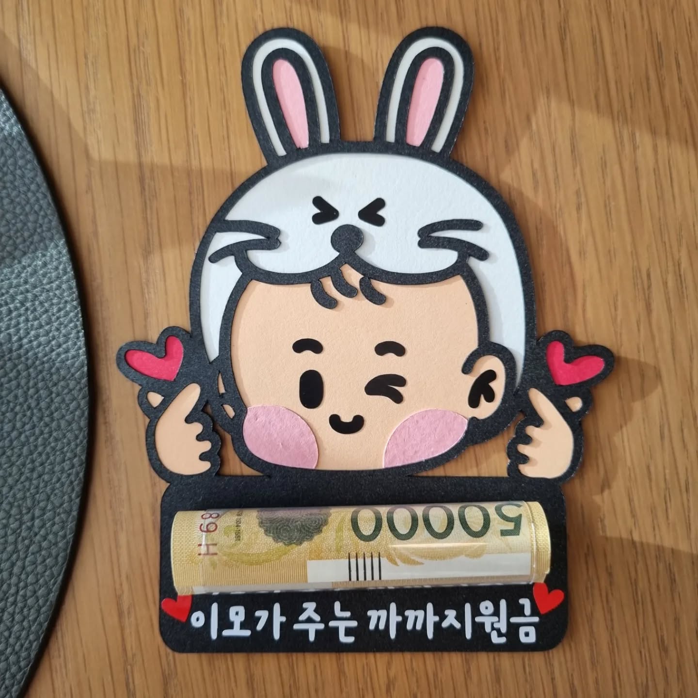 💙D+265

이모가 거하게 쏘는 날이라 엄마는 호텔 나들이 가구 꿀별이는 아빠랑 아빠절친 삼촌이랑 즐거운 오후 보냈넹👨‍👦💛

이모가 준 선물로 엄마가 꿀별이 까까 좋은걸로 많이 사줄께😍

💙가을을 맘껏 느끼렴 꿀별아! 엄마가 제일 좋아하는 계절이란다!! 작년 이 맘때에 바람이 차가워지기 시작할 때, 엄마는 제법 커진 둥근 배를 만지면서 '날이 추워지니 우리 꿀별이 곧 만나겠네😃' 하며 한껏 기대하고 설레했던 기억이 나. 아마 매년 바람이 공기가 차가워지면 생각날꺼야!

지금 이 순간에도 너랑 함께 같이 있다는거에 너무 감사해💕
지금처럼 건강하게 행복하게 자라자 우리 아들😚😚😚

23.09.02