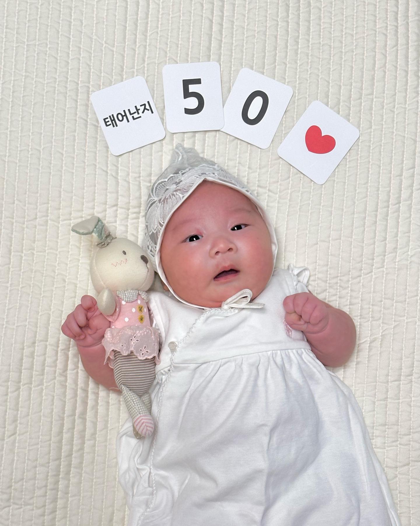 수아공쥬 D+50🤍

일주일같았던 50일
50일동안 아픈곳 없이
살도 포동포동 소시지됐다〰️
울 수아 건강히 100일 맞이하쟈 ⠀̆̈