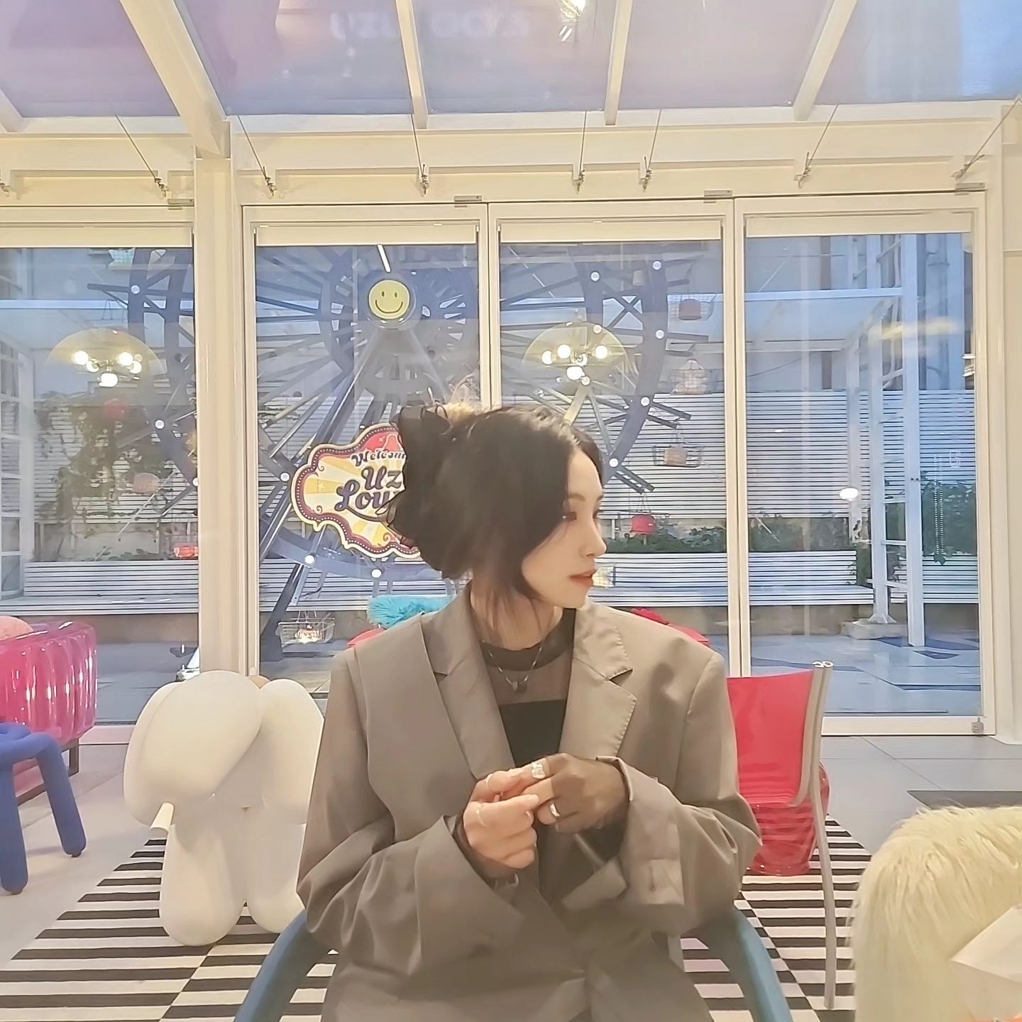 828 오랜만에  찍힌 사진이 너무 이뻐서 올려야...더보기