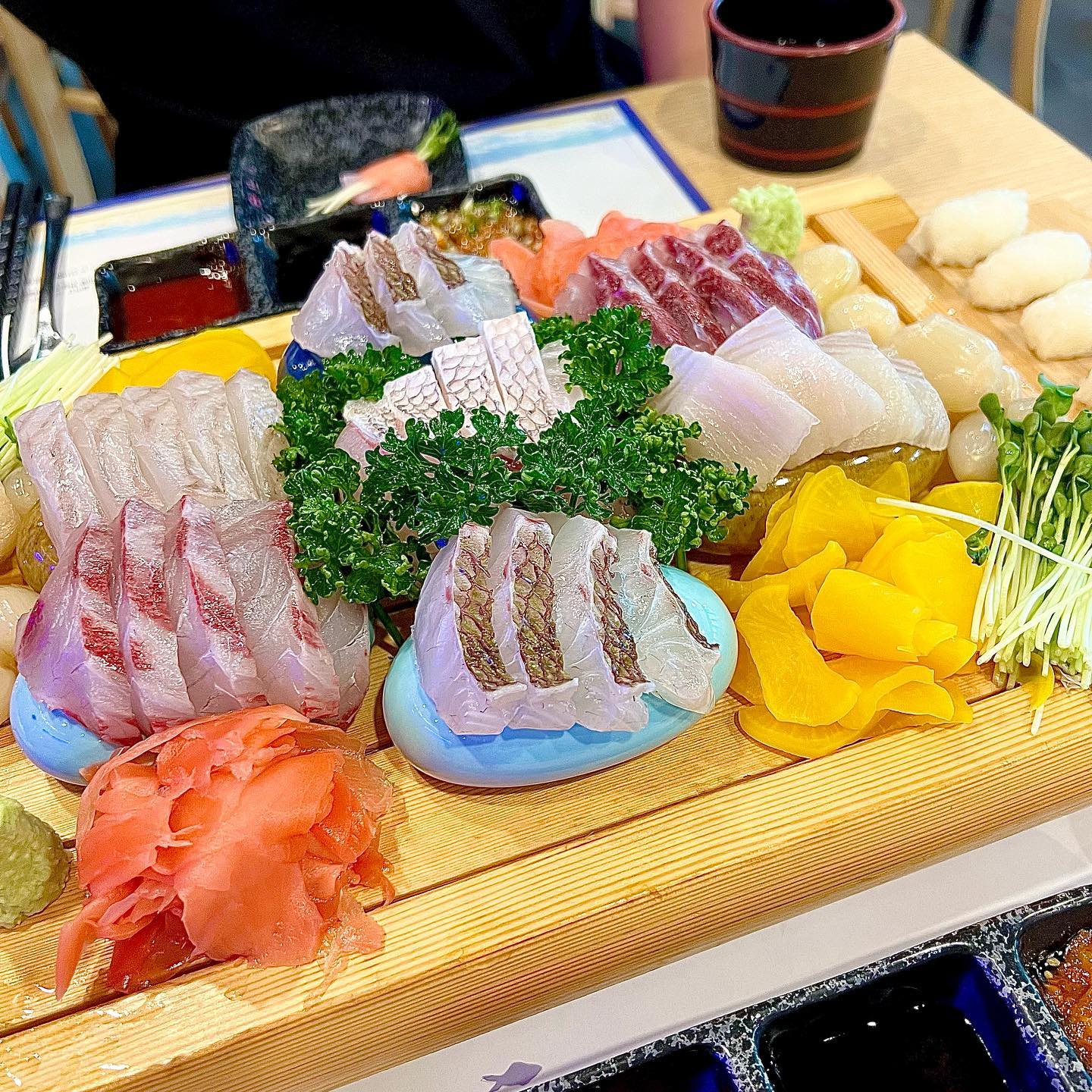 🍽️

오랜만에 오빠랑 회 한사바리 먹구 왔다
요즘 해산물 먹는게 걱정이긴 하지만
먹고 싶은 거 안먹고 살 수는 없고,,🥲
숙성회라 그런지 존맛이었고 먹고싶을때 먹어서 더 존맛이었음😋
또사줘 뚜이몬

#신혼부부 #외식하는날