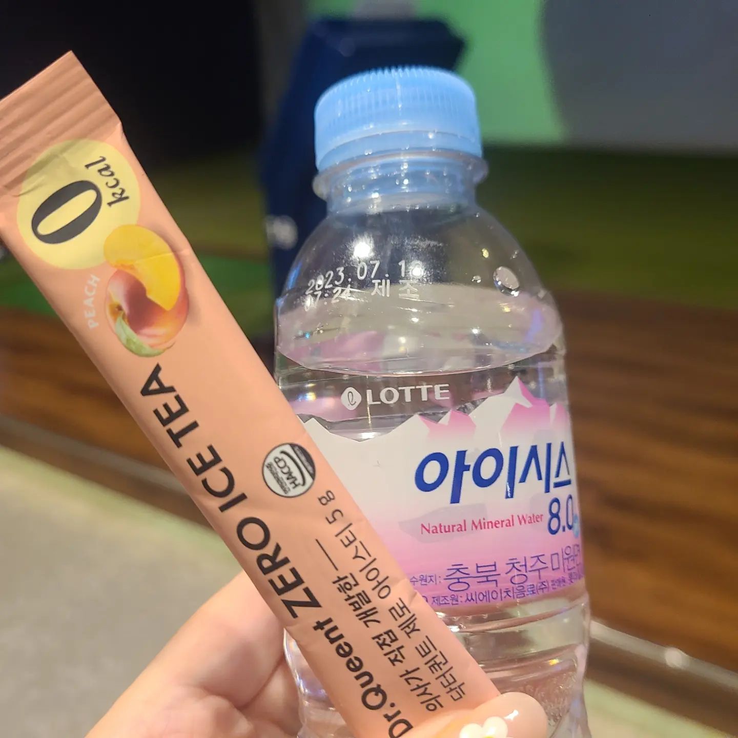 #제품제공

1년365일 다어어터로 살고잇는요즘
맹물은 마시기힘들고 
그럴때 살찔성분걱정없이 맛잇게 수분보충할수잇는
닥터퀸트제로 아이스티
천연감미료만으로 단맛을내 운동갈때 필수품
스틱형태라 연습장갈때도 런닝할때도
간편하게 가지고다닐수잇어 너무편해요~👍

#협찬 #닥터퀸트제로아이스티 
#닥터퀸트 #제로아이스티 #운동필수템 
#다이어터삶 #오늘부터제대로 #다이어트
#대상포진후 #5키로증가 #이제빼자