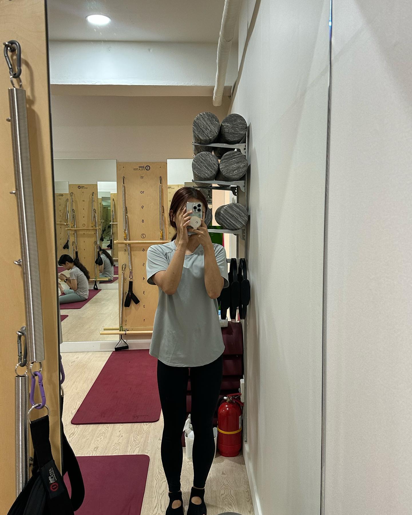 운동 후 자리 정리하고 나가는데 날 기다리던 쌤..
어리둥절 하던 차에 담주까지만 나오신다는 슬픈 소식을 말씀해주셨다🥲

너무 갑작스러워서 벙쪄있다 눈물 주륵..😭😭

최근 출석률이 많이 안 좋긴 하지만..
그래도 2년 반동안 거의 한 쌤한테 들어서 더더더 아쉽고 개인 일정 때문에 담주까지 못 나올 예정이라 더 눈물 났다😭😭😭😭

마지막이란 단어 앞에 한없이 약해지는 나
아쉬운데 어떡하라구🥺
.
.
.

#다이어트 #다이어터  #운동기록 #운동계정 #운동스타그램 #헬스타그램 #헬린이 #운동하는여자 #운동하는직딩 #운동맞팔 #업타운필라테스미아사거리점 #업타운필라테스