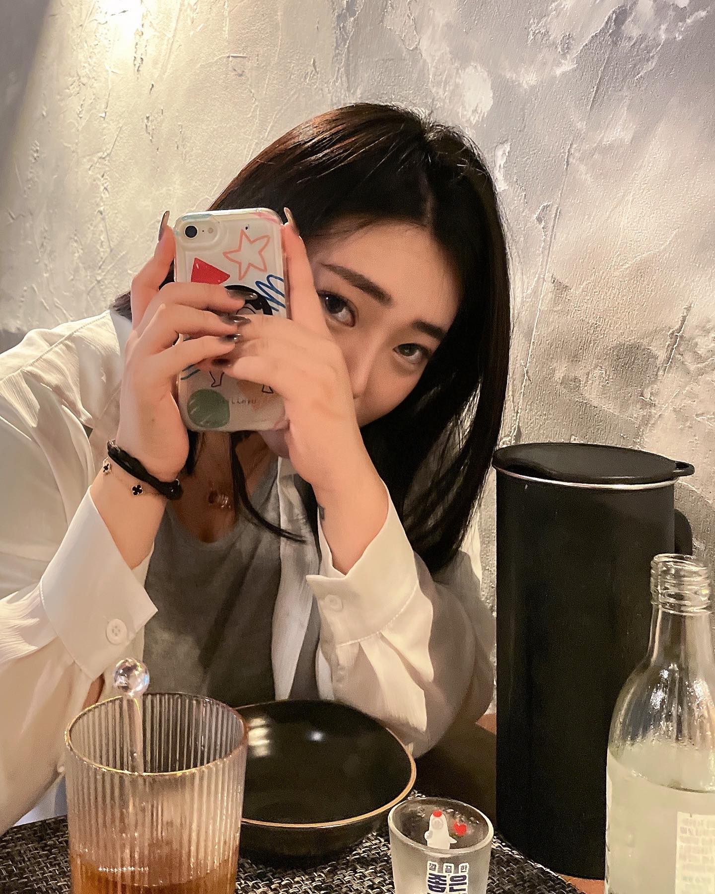 뭘 꼬라봐