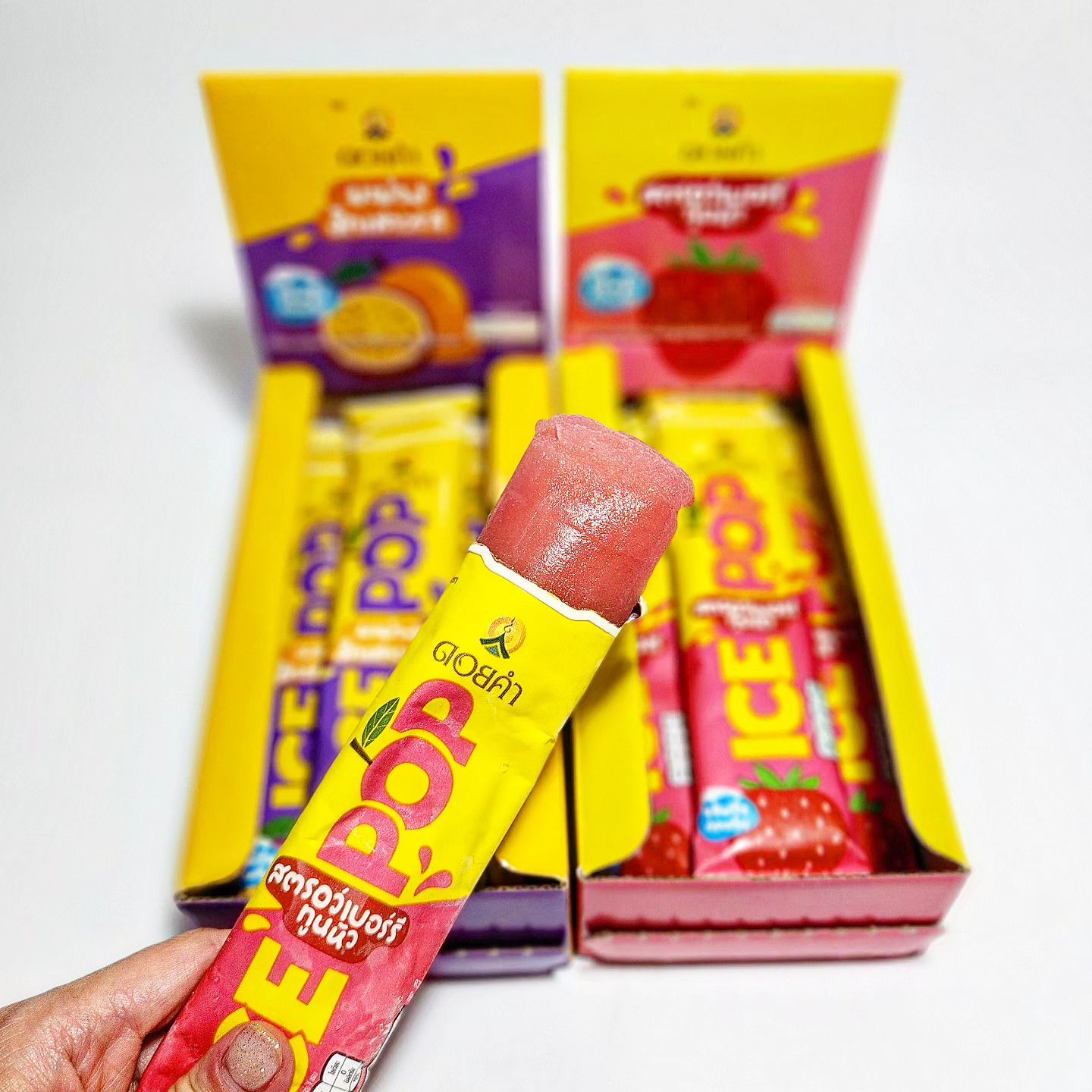 #협찬⠀
➡️ 상품명: ICE POP 딸기 & 망고패션후르츠
➡️ 별점: ★★★★★
➡️ 판매처: 모여라 라이브 스튜디오(moyeora_live)
➡️ 맛
✔ ICE POP은 태국 현지에서 인기있는 얼력먹는 착즙 리얼 과일 아이스크림으로 제가 이번에 태국에 여행을 다니면서 유명 고메마켓에서 여러번 인기리에 판매되고있는것을 직접 확인한 인증된 제품입니다.
✔  ICE POP은 태국 청정지역인 치앙라이의 태국 왕실소속 과일 농장에서 직접 재배한 천연착즙과즙이 무려 40~65%나 함유되어있어 깊은 과일의 맛은 풍부하게 즐길 수 있으면서 유해성분은 전혀 없는 제품으로 태국 왕실에서도 인증한 검증된 제품입니다.
✔ 드시는 방법은 쥬스처럼 즐기고 싶으실경우 냉장보관하다가 그냥 마시거나 탄산수나 우유에 섞어 마시는 방법과 아이스크림으로 즐기고 싶으시다면 냉동실에 얼려 시원한 상태로 즐기실 수 있습니다.
✔ 태국의 달콤한 과일의 맛과 향을 그대로 담아낸  ICE POP을 즐기고 싶으시다면 모여라 라이브 스튜디오에서 구매해보시기 바랍니다.
⠀
#아이스크림 #과일아이스크림 #아이스팝#맛스타그램 #맛집 #맛집추천 #먹스타그램 #먹팔 #선팔 #맞팔 #먹스타#소통 #일상 #데일리 #오늘의메뉴 #식단