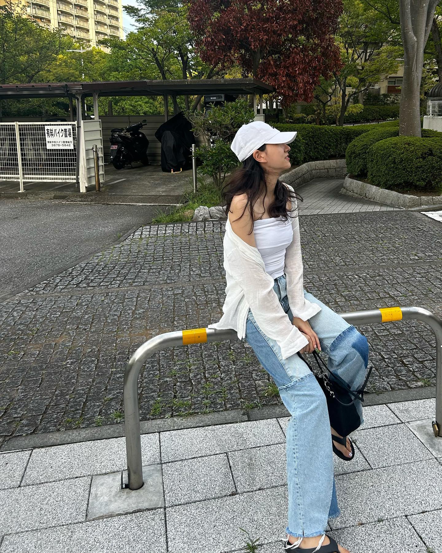 엄마의 사진 실력 공개😤
다리 짧아보이게 찍어 준 엄마,, 화면 꽉 채워서 찍는 건 언제 감성인 거야!