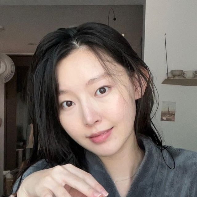 션디네집 | 꿀팁•인테리어•신혼일상 on Instagram: "#협찬 임신하고 유독 머리카락에 집착 중 ... 👨‍🦲 많이 빠지는 건 기본이요, 왜이렇게 뻣뻣한지. 좋다는 샴푸, 해외 샴푸 써도 똑같았