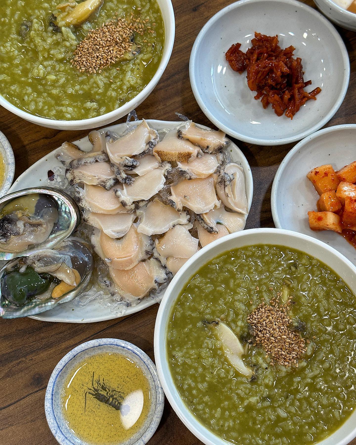 과장안하고 태어나서 먹어본 전복죽 중에 
제일 맛있었던 #바다마루전복죽 
전복회도 계속생각나고 사장님도 너무친절😭😭
또먹고싶따

#해운대맛집 #전복죽 #부산맛집