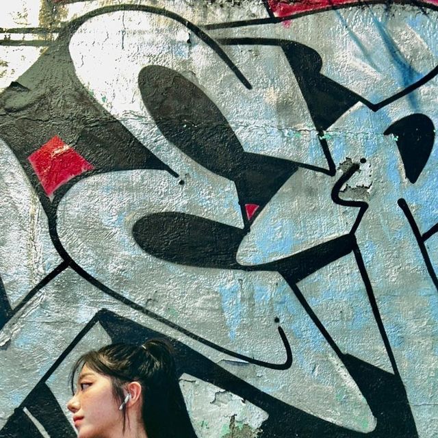 서우 on Instagram: "면100%로 자사에서 개발한 편직 공정에 코마사실 사용했다고 합니다‼️면사 중 최고급인 컴팩사를 이용한 원단 사용해서 잔털이 최소화되며 깨끗한 외관과 보풀이 잘 생기