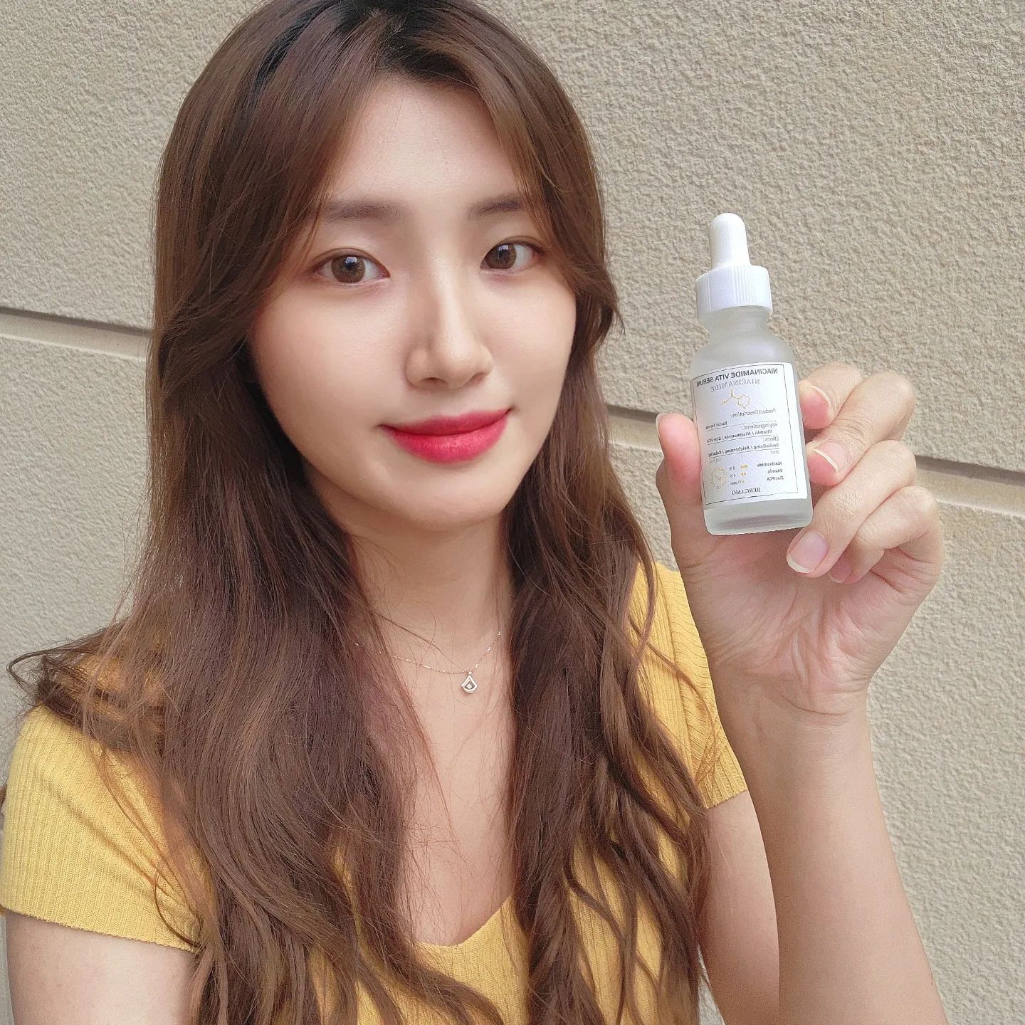 #협찬
.
베르가모 세럼을 두제품 사용해봤는데요!
💗베르가모 프리미엄 나이아신아마이드 비타 세럼
📍비타세럼는 미백에 탁월한 나이아신아마이드 8%, 베르가모 비타민 콤플렉스 4% 총 12%의 비타민이 함유되어 있다고해요👀
.
💗베르가모 프리미엄 레티놀 글루타 세럼
📍기존 레티놀 보다 안전한 레티닐 팔미테이트가 최대 함유량인 10,000IU 함유되었다고 해요👀
.
세럼을 직접 사용해보니 끈적이거나 무거운 타입이 아니라서 사용하기 좋았고 진정효과도 있어서 만족스럽더라구요😍 끈적임 없는게 정말 좋았습니당❤️‍🔥
.
시간이 완전 순삭.. 벌써 목요일이에요! 울님들 목요팅입니다❤️
.
bergamoglobal
.
#베르가모 #bergamo #베르가모세럼 #비건세럼 #레티놀세럼 #나이아비타세럼 #프리미엄세럼 #비타세럼 #협찬환영 #소통