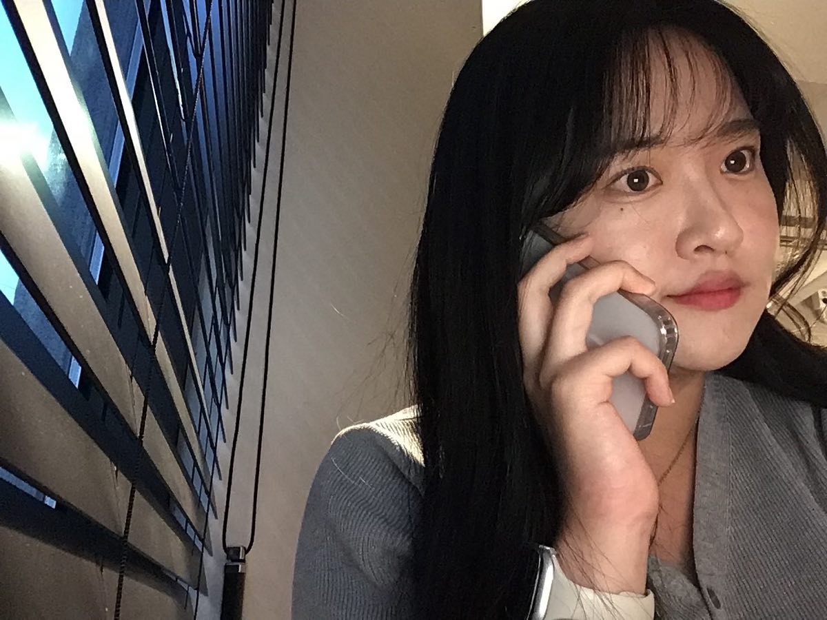 Calling with mommy
-
☕️Day of two colors