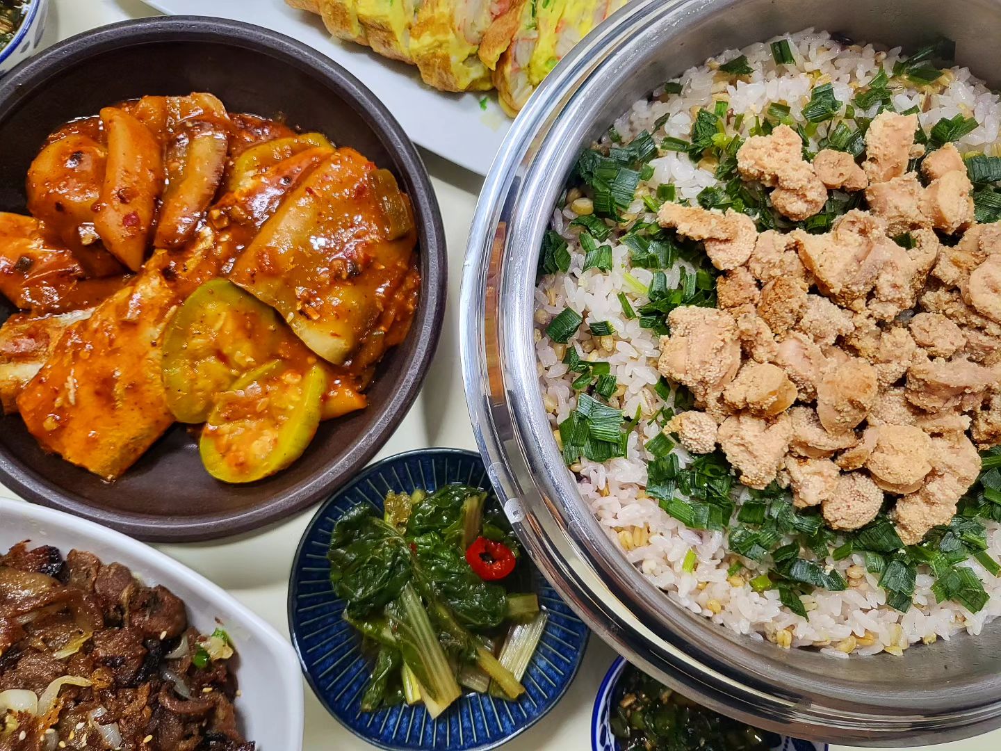 ❤️
사랑하는 울 엄빠께 저녁 차려드리기😆
요즘 푹 빠진 솥밥ㅋㅋㅋㅋ맛있쥬?
행복한 시간들🫶