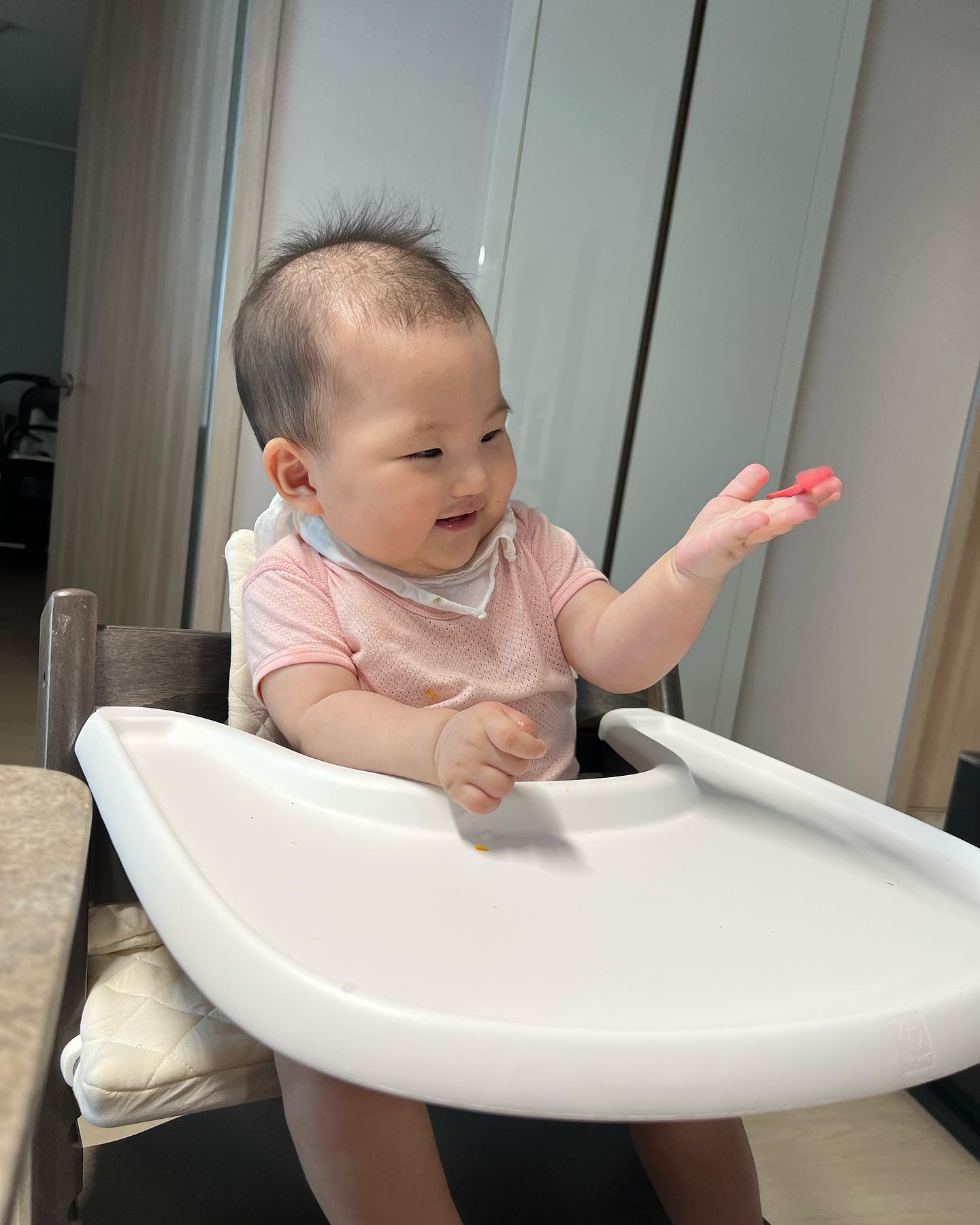 너의 손놀림 모음집🫴🏻🤍

#타짜는안된다 
#시은이기록👼🏻 #말랑콩떡아기