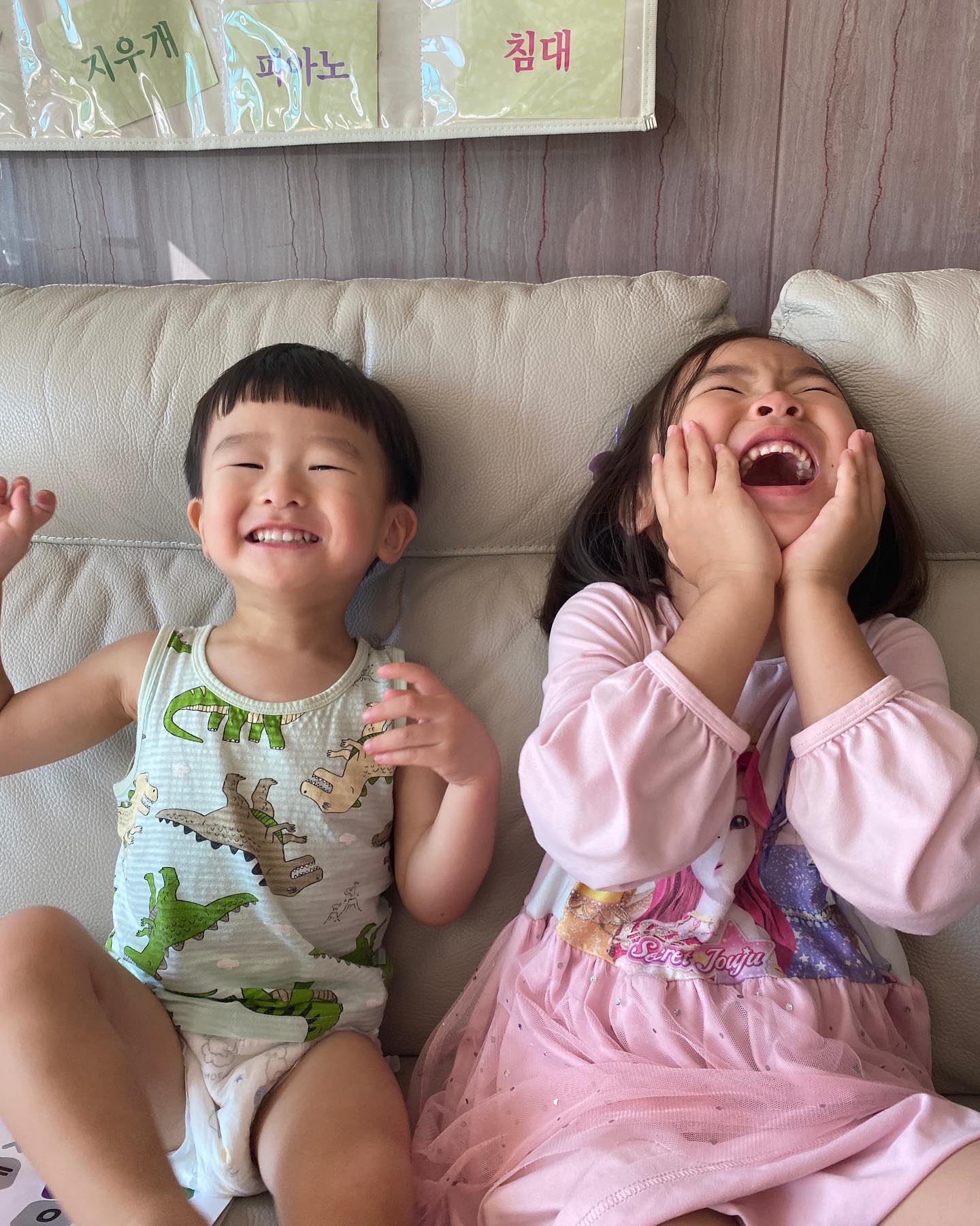 😆
.
.
.
팝콘 터지듯이 한놈 빵터지니 다른놈도 터지네