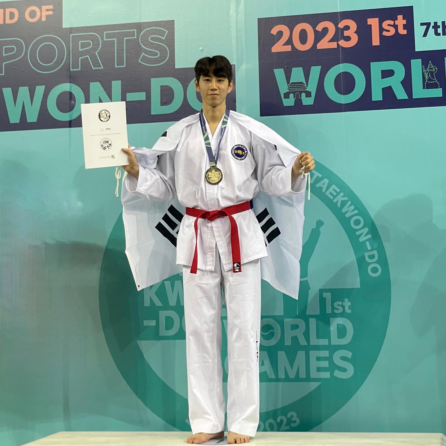 ITF Taekwon-do World Game 🇰🇷
WTF 태권도 시합 이후 4년만에 ITF 태권도 시합! 그 전에 했던 경기와 룰도 다르고 점수도 다르다. 그래도 모든 참가자들이 즐기면서 시합을 뛰는 분위기는 너무 좋았다. 앞으로도 쭈욱 ITF 태권도 매력에 빠져서 나오지 못할 예정 다음은 더 열심히 수련해서  블랙벨트로 맞서기, 틀 시합 뛰어보자! 🇰🇷🥇🥋

#itf태권도 #itftaekwondo #taekwondoitf