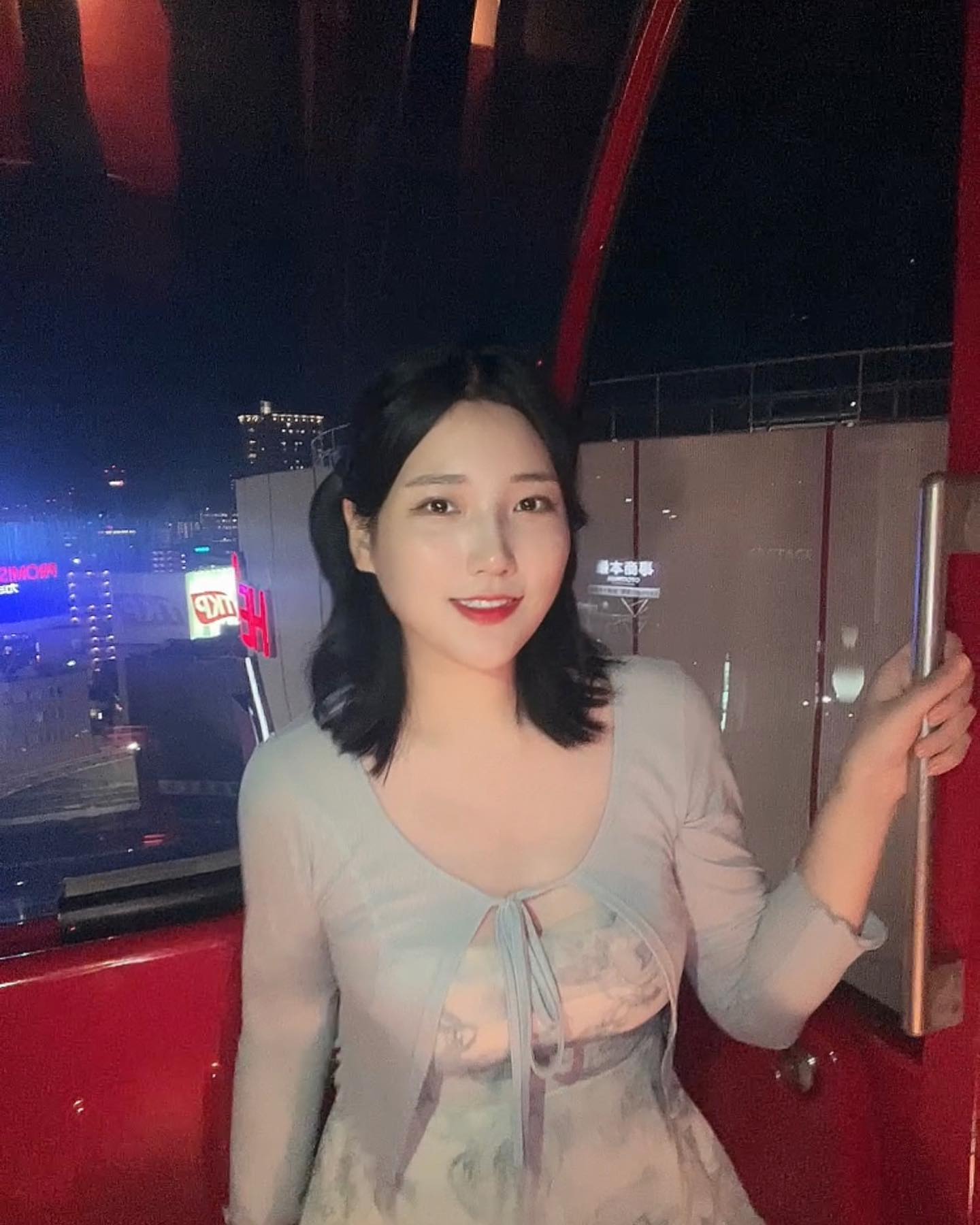 사실 무서워서 옆에 잡은거 비밀