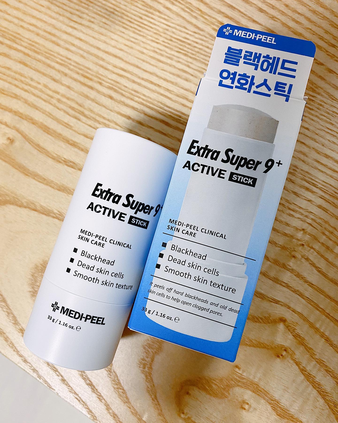 #협찬 👃🏻메디필 엑스트라 슈퍼9 플러스 액티브 스틱

지긋지긋한 블랙헤드 와 피지, 묵은각질까지
✨메디필 엑스트라 슈퍼9 플러스 액티브 스틱✨ 으로 한번에 깔끔하게 관리하세요 👍🏻👍🏻

메디필 엑스트라 슈퍼9 플러스 액티브 스틱 은 사용하기 간편한 립스틱 형식의 ✨블랙헤드 연화스틱✨인데요

딱딱하지 않은 제형으로 피부에 자극없이 롤링이 가능하고 스틱형이라 손에 묻을 걱정없이 신나게 롤링롤링 🥳🥳

✔️딱딱하게 굳은 블랙헤드
✔️푸석하게 일어나는 얇은각질

메디필만의 독자배합 성분인 SUPER9 콤플렉스로 자극없이 간편하게 케어해 평소보다 깨끗해진 피부를 만날 수 있어요 👏🏻👏🏻👏🏻

순한 성분이라 데일리 사용해도 무방하구요
힘주지 않고 슥슥 롤링해줘도 블랙헤드 가 현저하게 눈에 안 보일정도로 줄어든답니다 👍🏻👍🏻

블랙헤드와 묵은 각질 날리고 메이크업까지 착붙 하게 해주는 메디필 엑스트라 슈퍼9 플러스 액티브 스틱으로 간편하게 피부관리 하세요 🤎

medipeel.official 
#메디필 #medipeel #블랙헤드 #화이트헤드 #묵은각질 #블랙헤드연화스틱 #피지관리 #피지연화스틱 #모공 #모공케어 #피지케어 #모공수축 #올리브영블랙헤드 #올리브영코팩 #블랙헤드추천템 #올리브영추천템 #메디필엑스트라 #메디필엑스트라슈퍼9액티브스틱 #메디필액티브스틱 #메디필엑스트라9 #kbeauty #kskincare